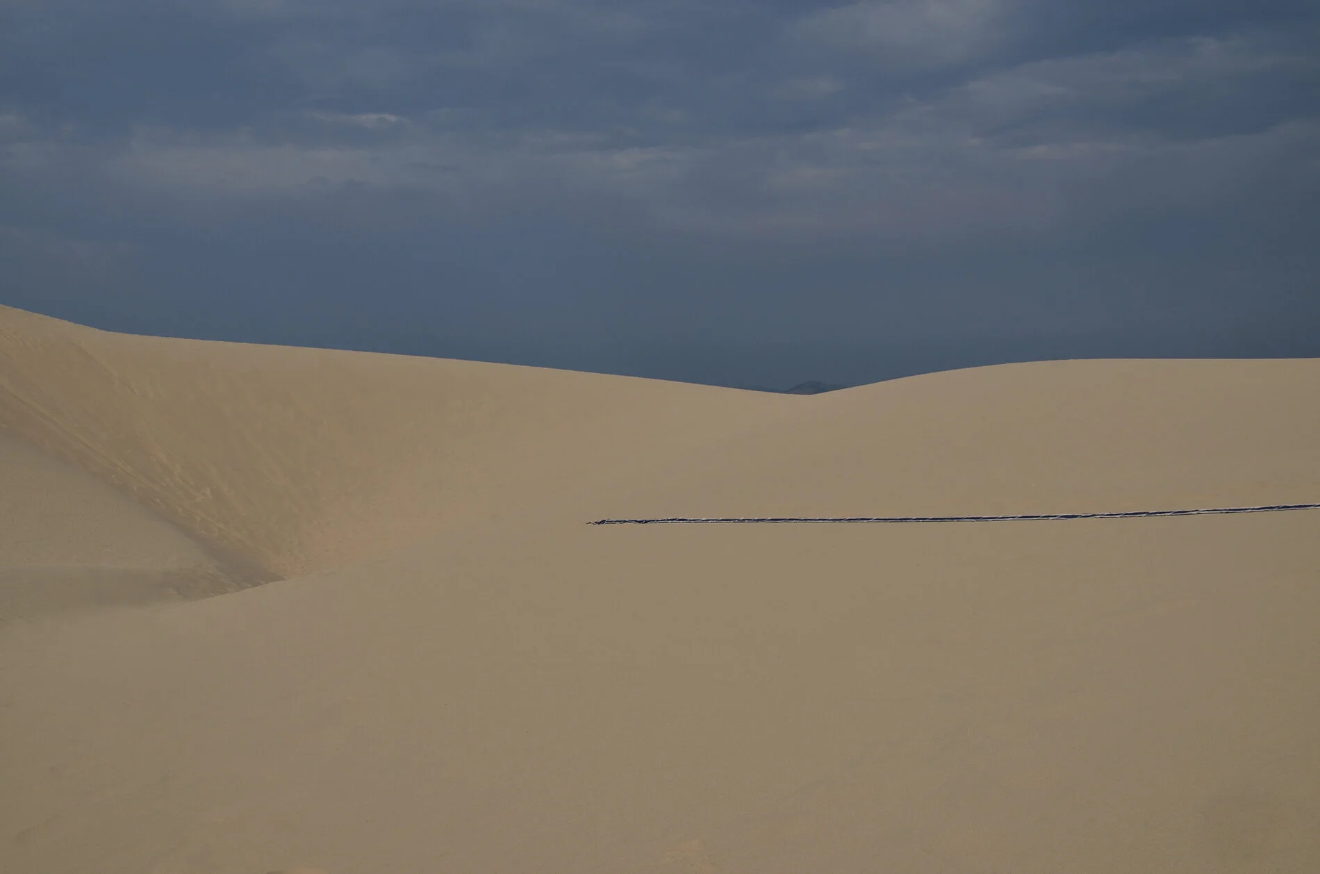Alone Can I Climb Over the Dunes_Sichong Xie_01.jpg