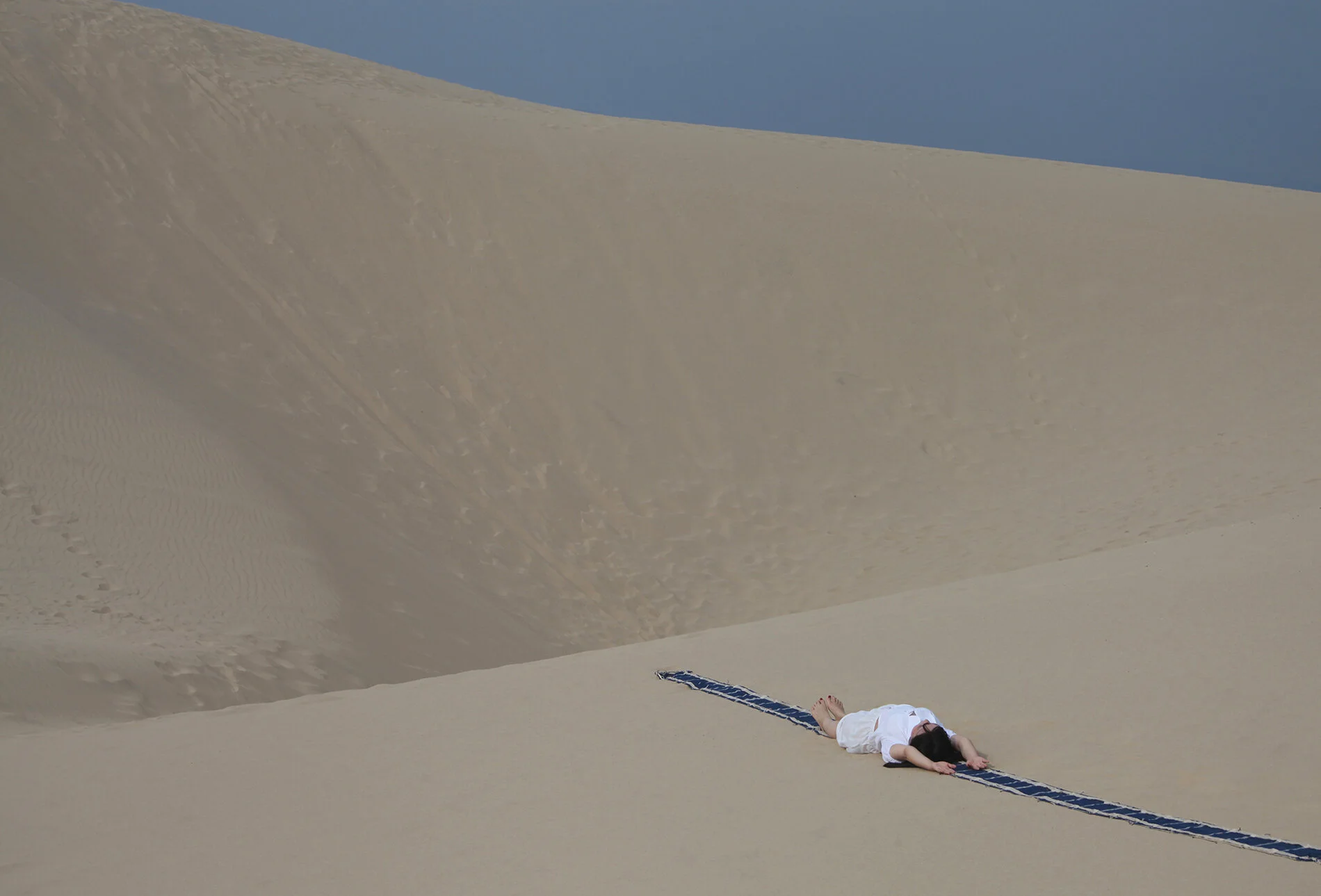 On the Ladder Alone Can I Climb Over the Dunes