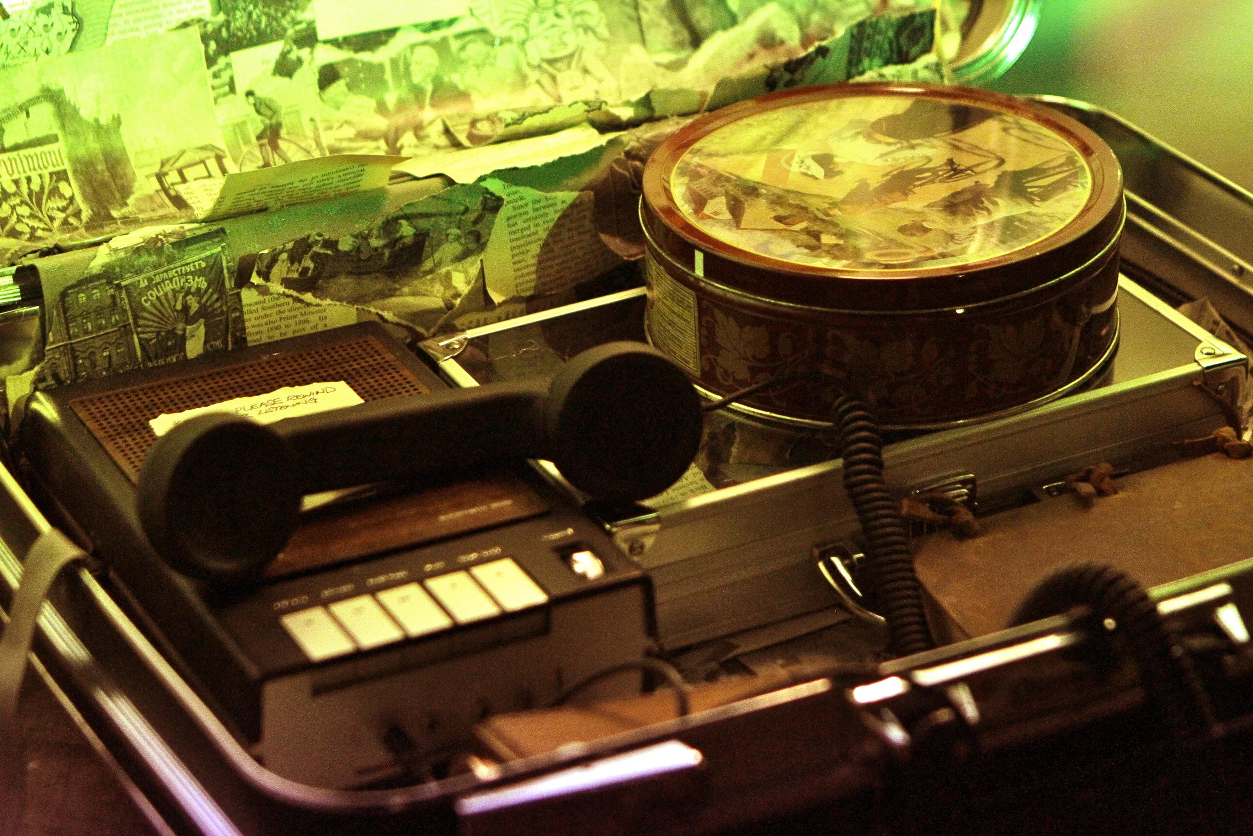  Abstract:  A multimedia installation reflecting upon the limitations and fragmentation of blurred memories and forgotten histories. Drawing influence from the art of collage and found art pioneered by Marcel Duchamp and the Dadaists, This piece exam