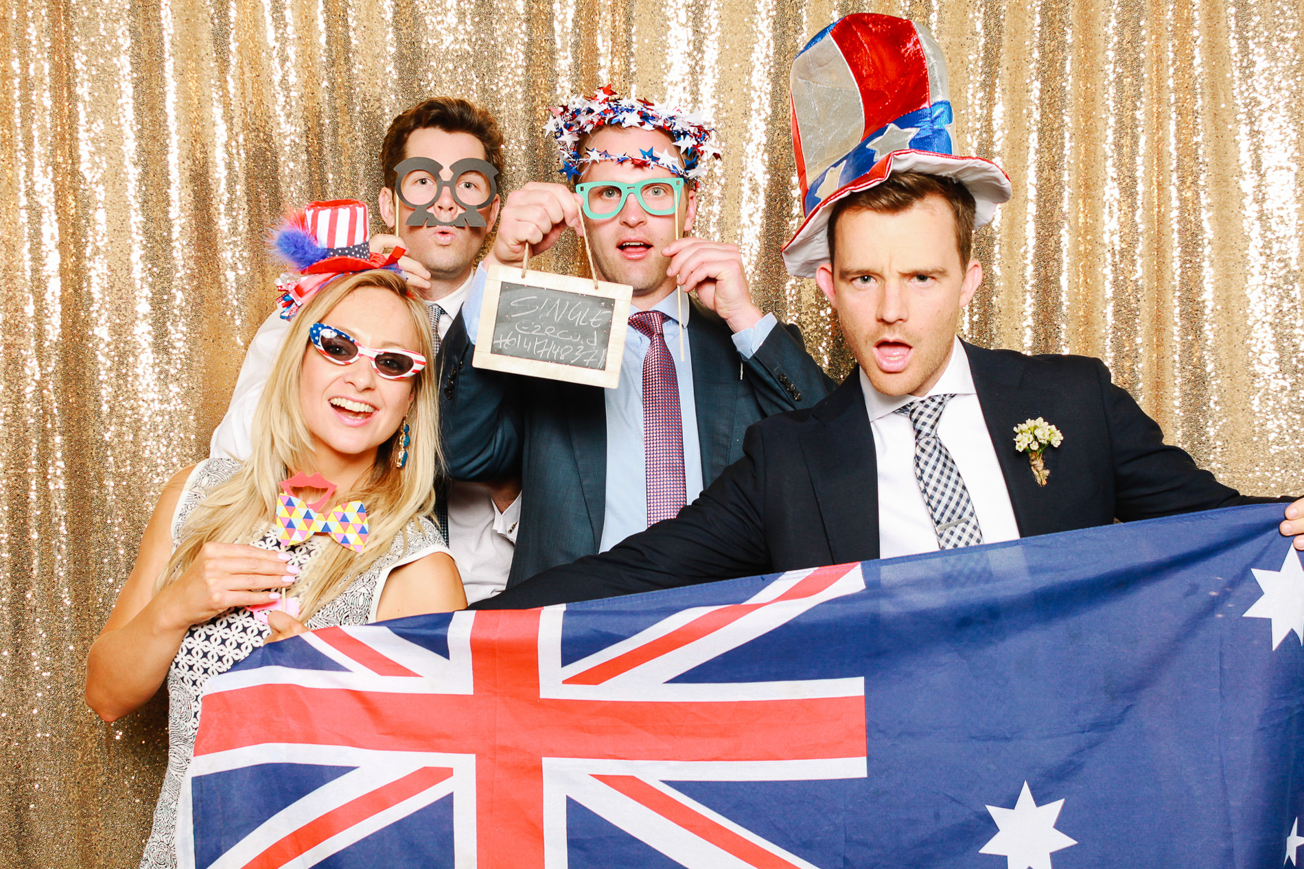 grin-and-bear-booth-photobooth-212548.jpg