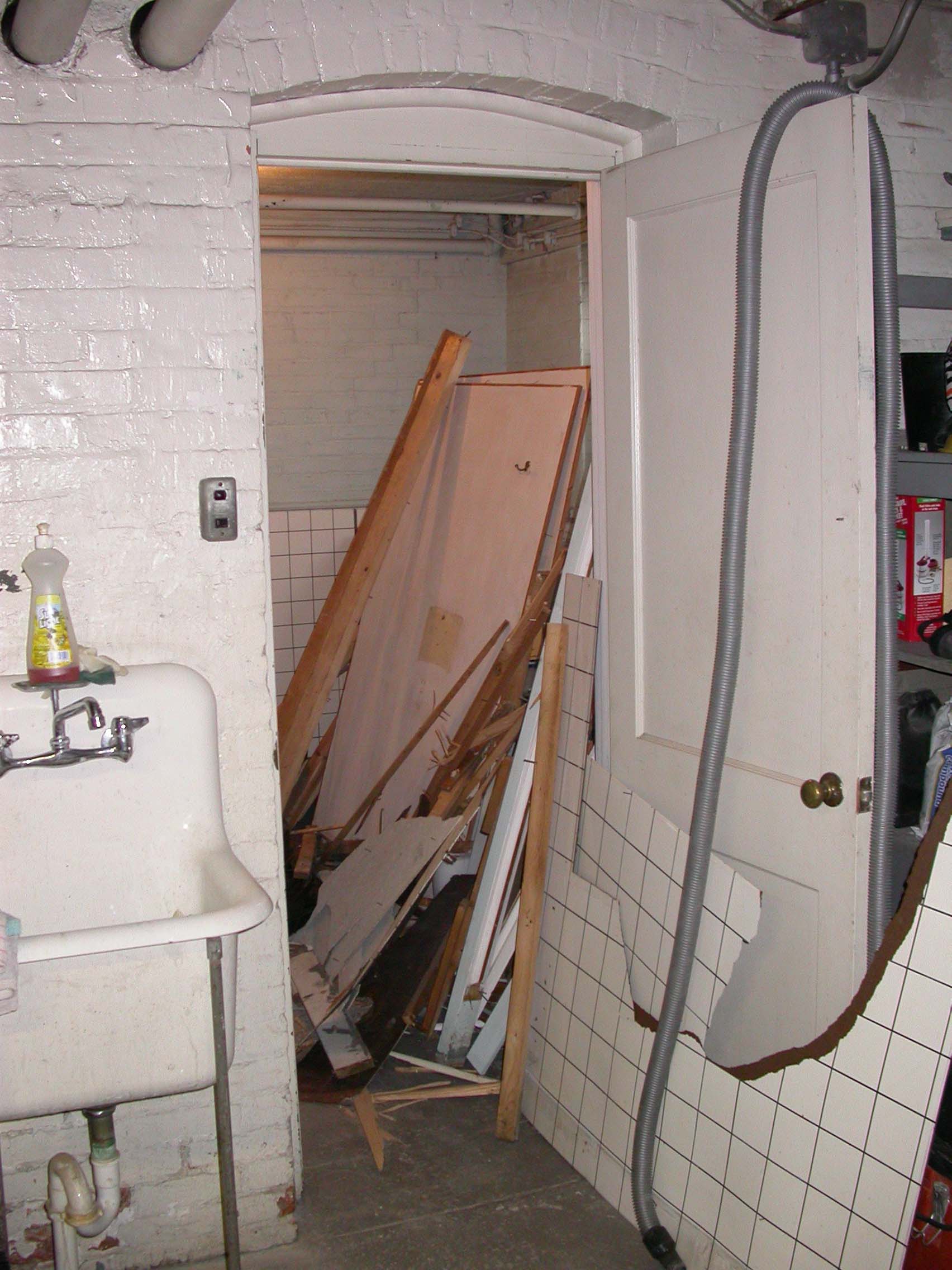 Bathroom B4.jpg