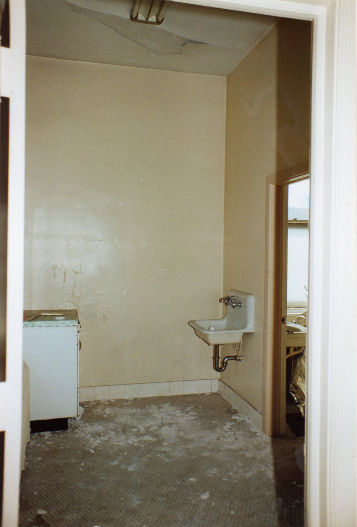 2ndfloor bath B4.jpg