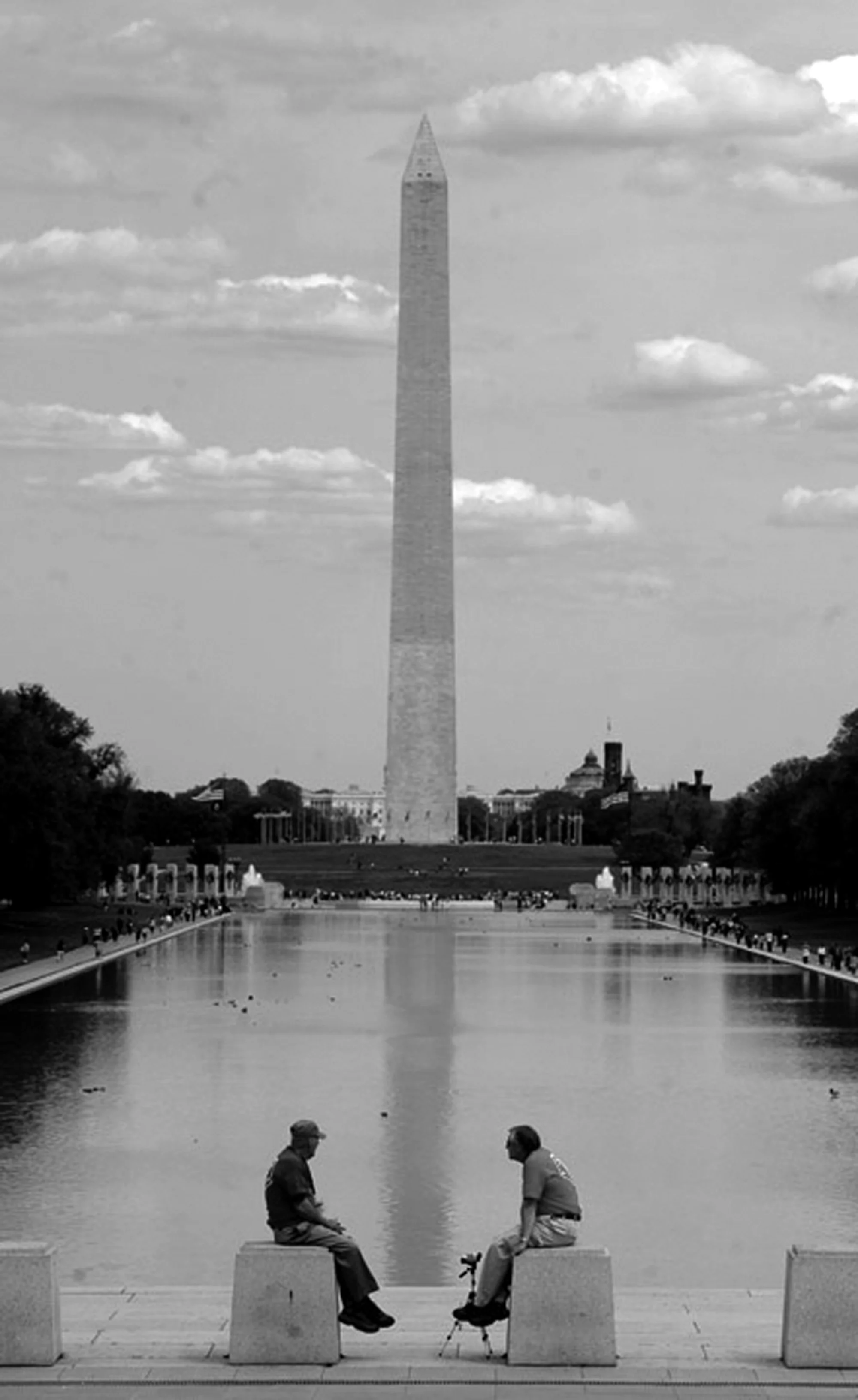 A veteran and his volunteer take a short break near the Washington Monument.