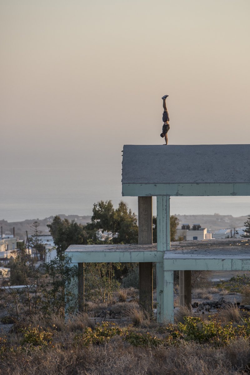 Mich Torodovic doing handstands at sunset. 