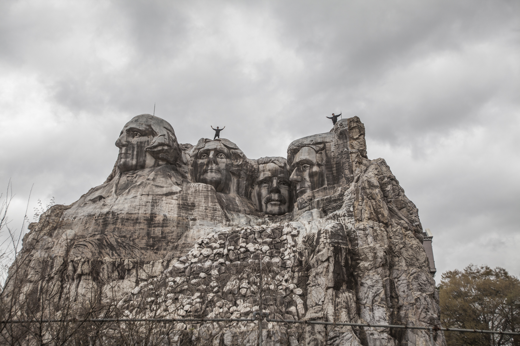 One for the newer attractions that came in 1995, a replica of Mount Rushmore. 