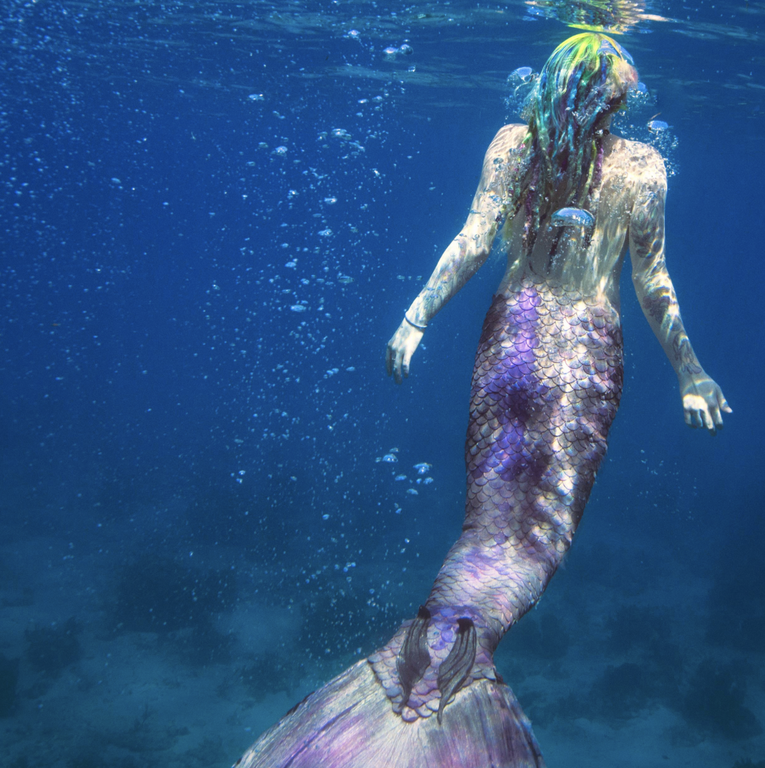 Русалки есть в городе. Русалки есть в городе. Русалки есть в городе. Русалка в море. Русалки есть в городе.