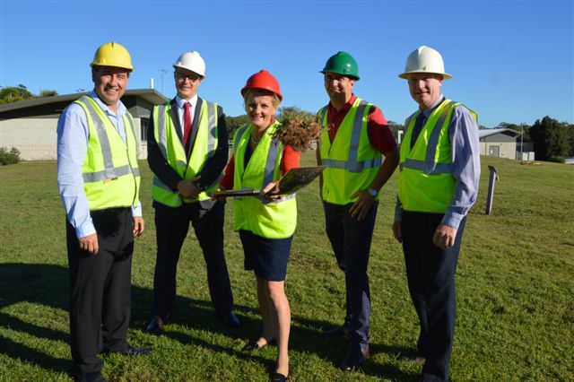 Mark Robinson MP, Mayor Karen Williamns, and Cr Alan Beard 
