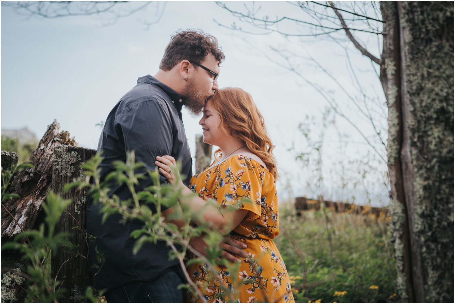 katy-sergent-photography-beauty-spot-unaka-mountain-engagement-blue-ridge-mountains-appalachian-trail-adventurous-couple-elopement-johnson-city-wedding-photographer_0002.jpg