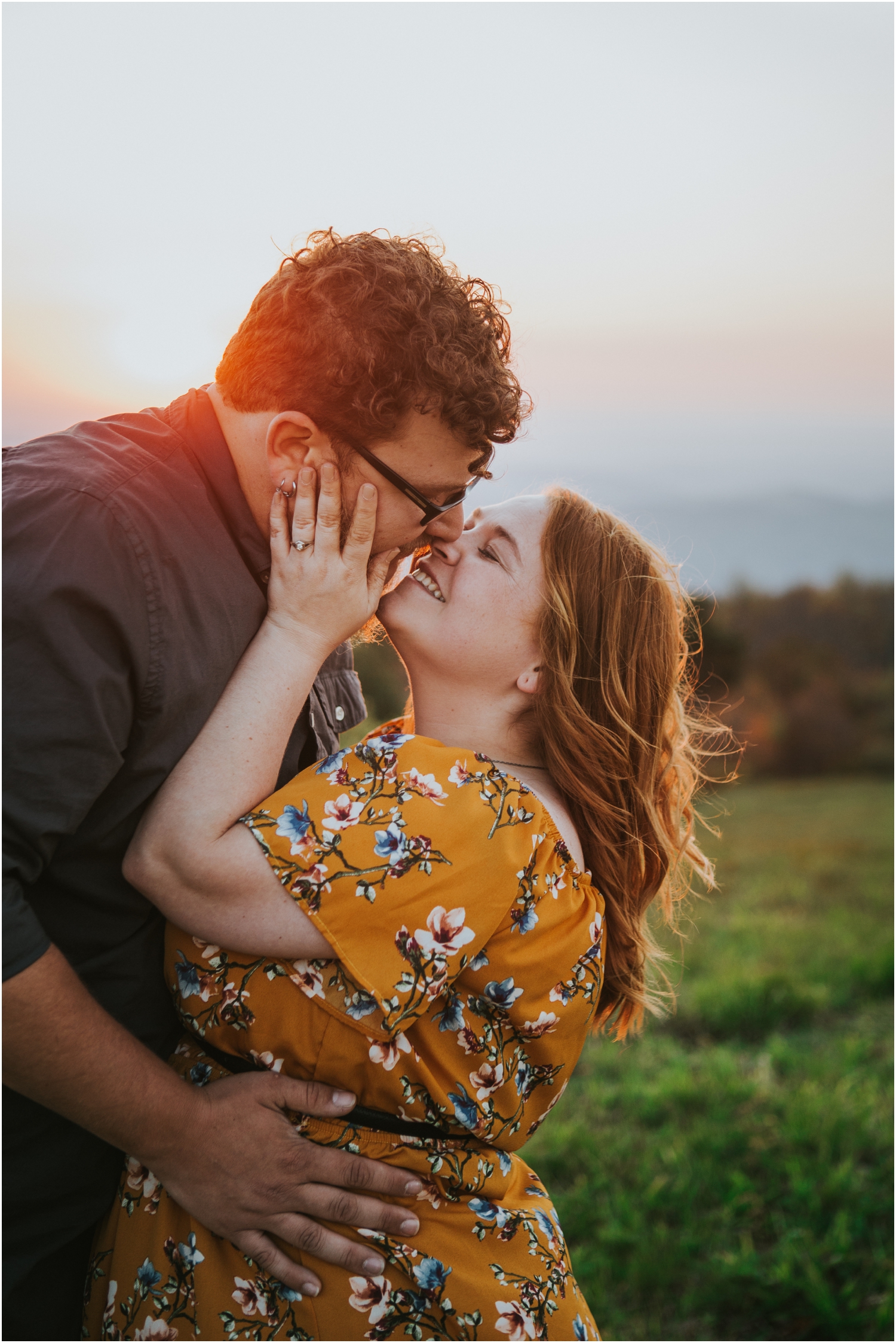 katy-sergent-photography-beauty-spot-unaka-mountain-engagement-blue-ridge-mountains-appalachian-trail-adventurous-couple-elopement-johnson-city-wedding-photographer_0020.jpg