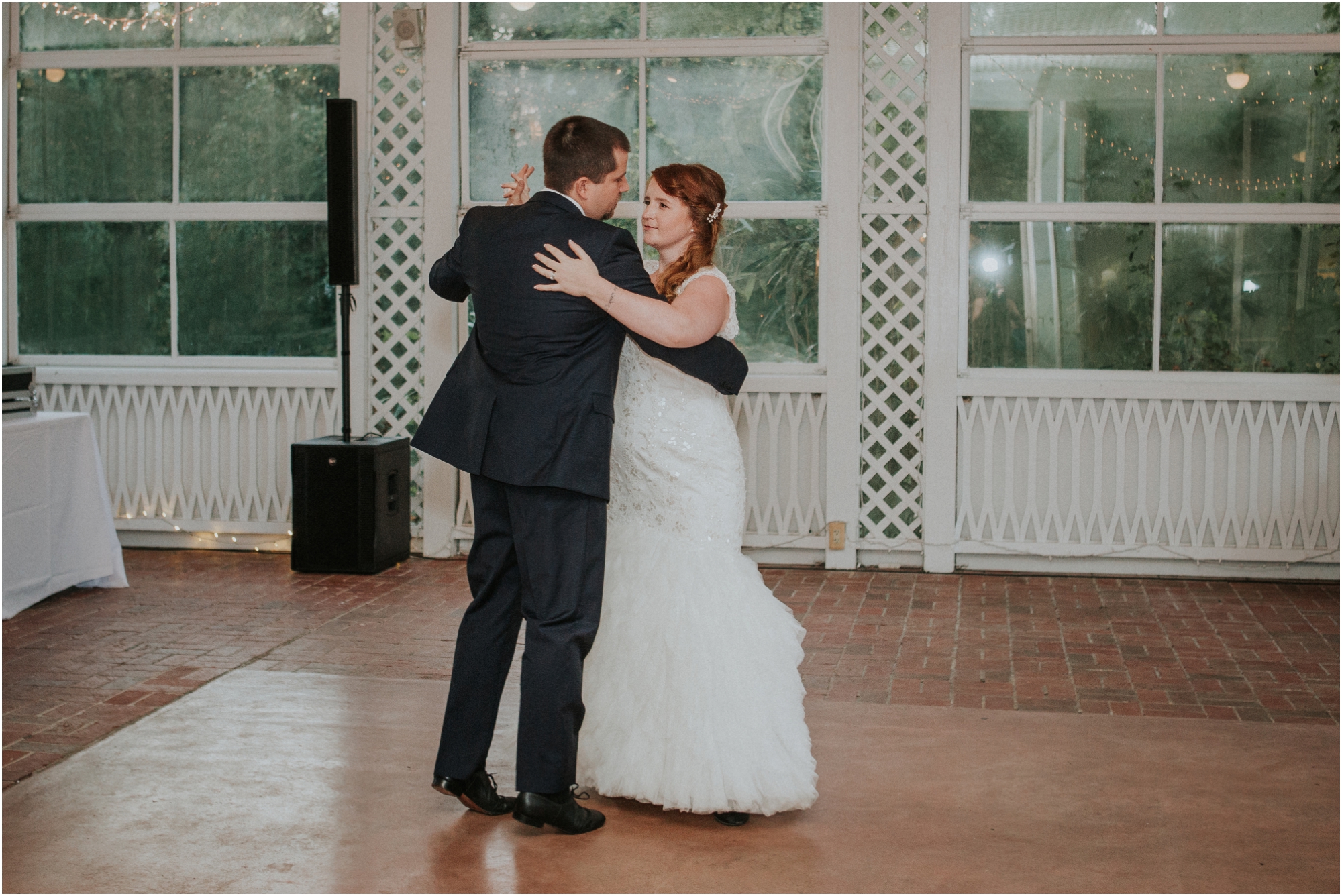 Fall-gem-stone-earthy-succulent-mount-airy-mansion-wedding-tennessee-elopement-photographer_0123.jpg