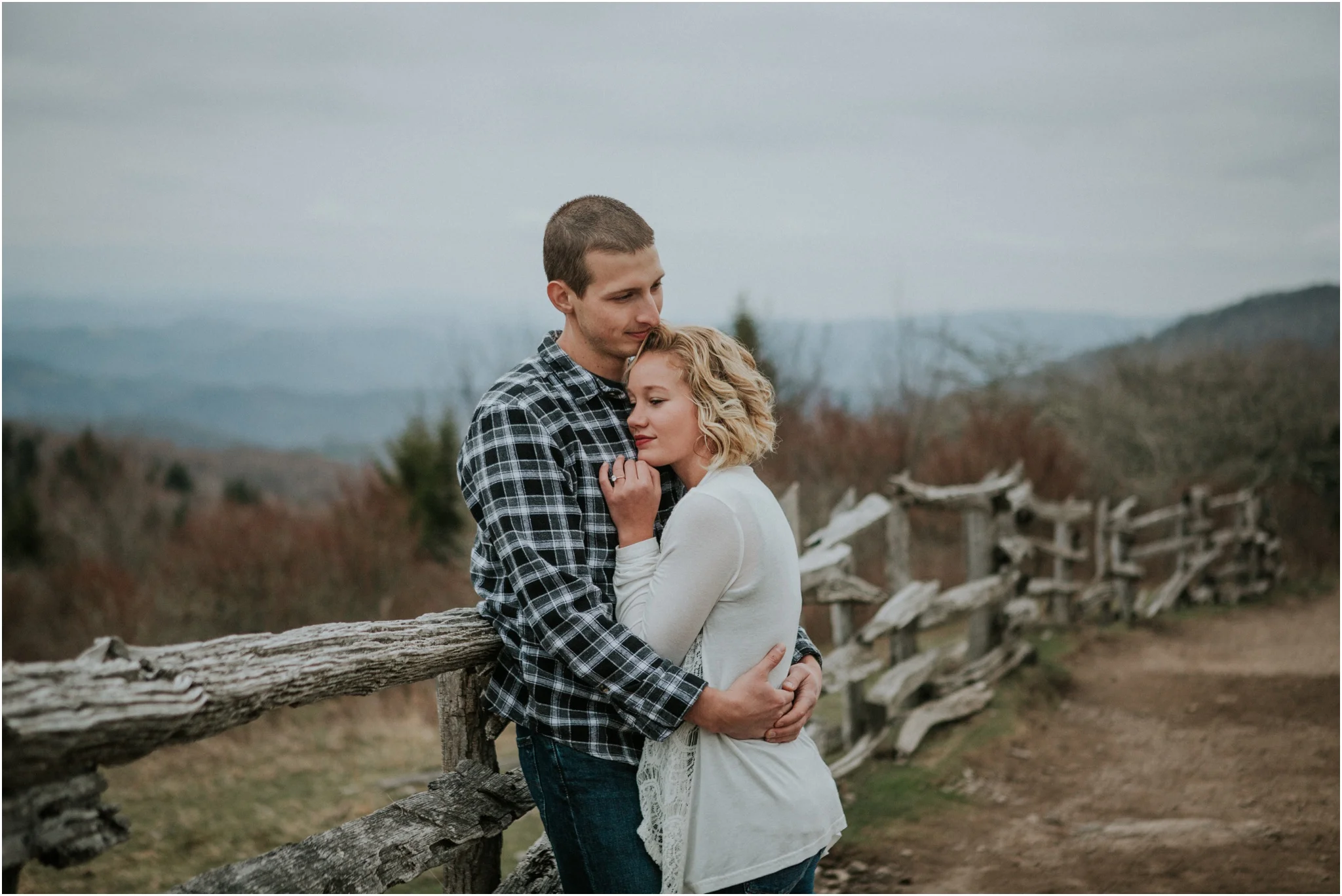 grayson-highlands-engagement-session-foggy-mountain-rustic-appalachian-virginia-katy-sergent-photography_0005.jpg