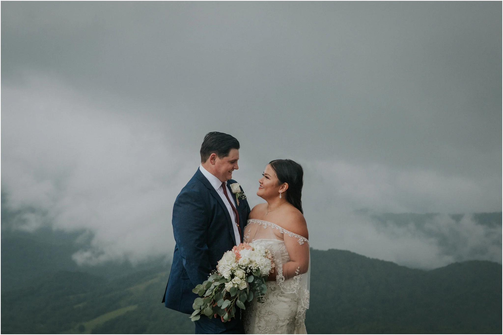 roan-mountain-tennessee-carvers-gap-stormy-intimate-bohemian-mountaintop-wedding_0100.jpg