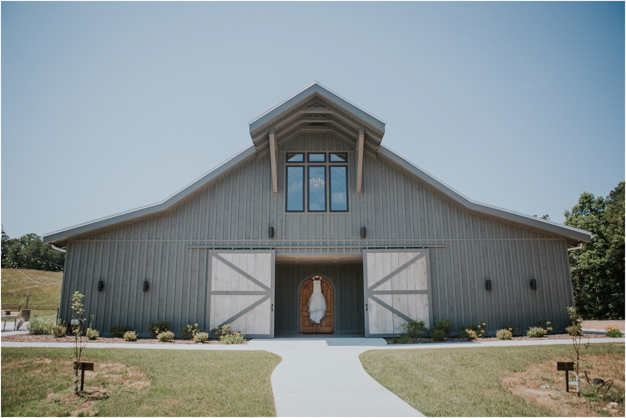 pink-rustic-apple-barn-howe-farms-elegant-summer-wedding-cleveland-tennessee-chattanooga-georgetown-tn_0006.jpg