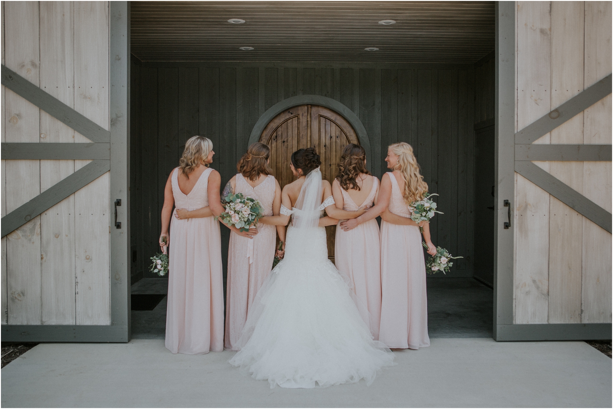 pink-rustic-apple-barn-howe-farms-elegant-summer-wedding-cleveland-tennessee-chattanooga-georgetown-tn_0047.jpg