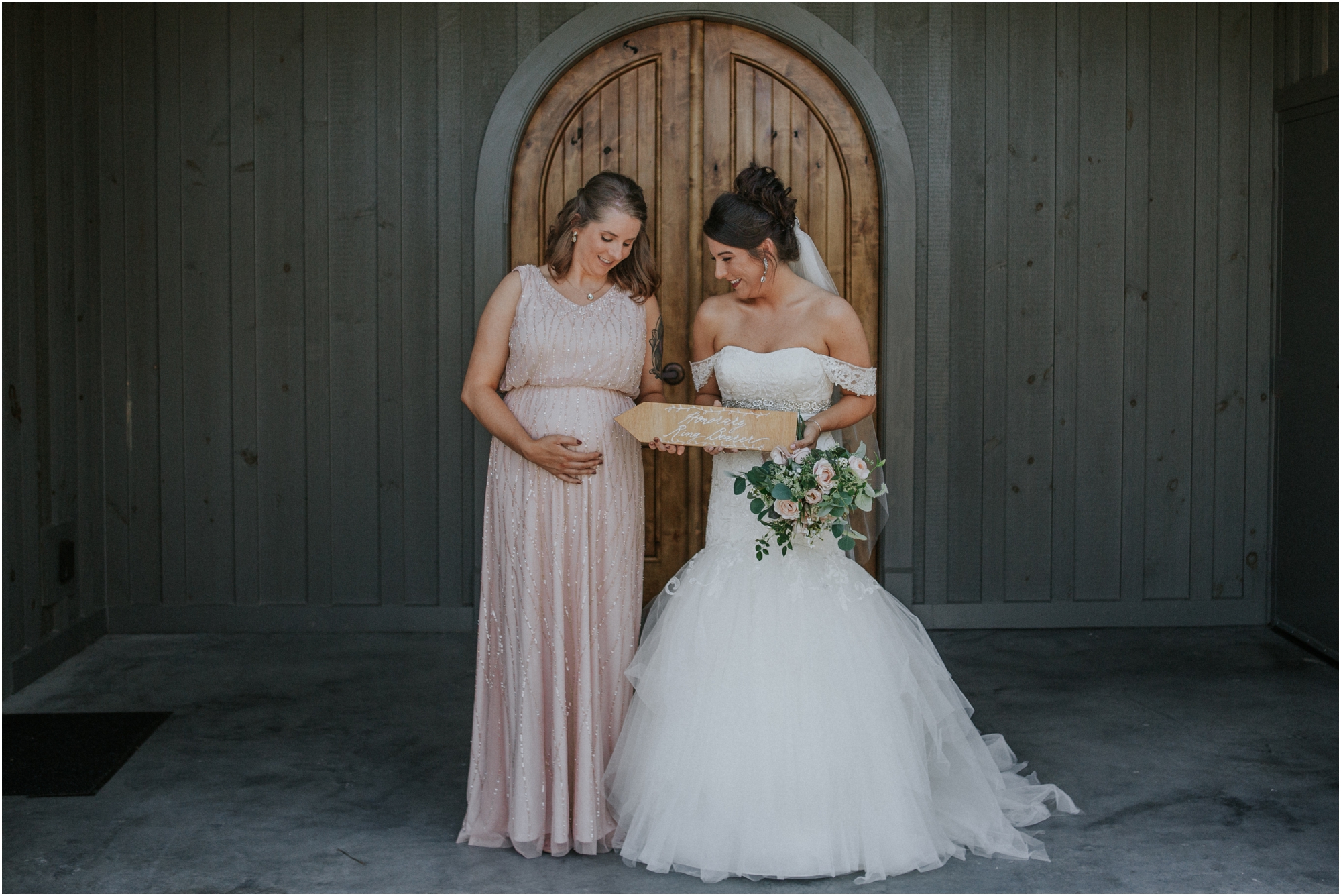 pink-rustic-apple-barn-howe-farms-elegant-summer-wedding-cleveland-tennessee-chattanooga-georgetown-tn_0049.jpg