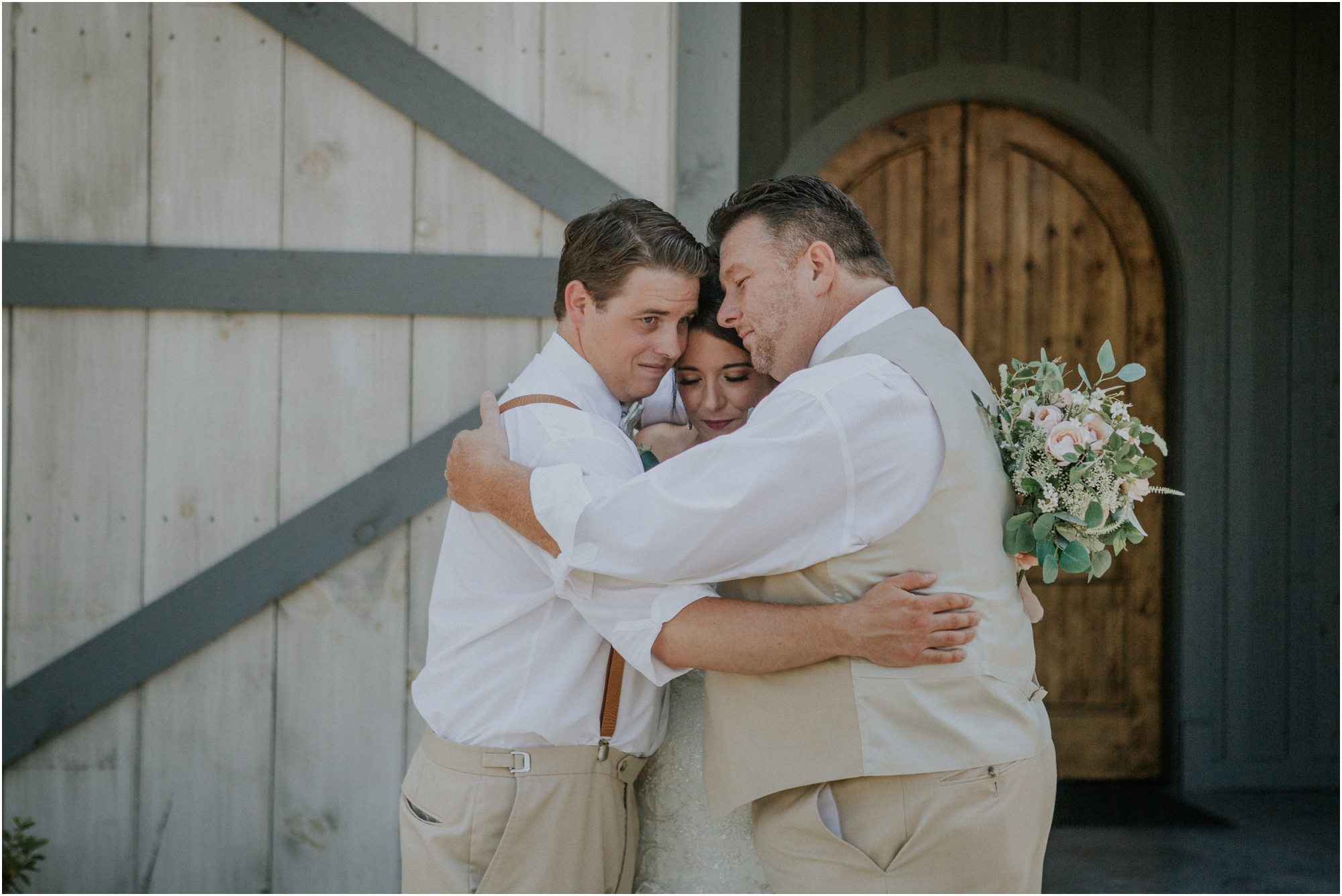 pink-rustic-apple-barn-howe-farms-elegant-summer-wedding-cleveland-tennessee-chattanooga-georgetown-tn_0077.jpg