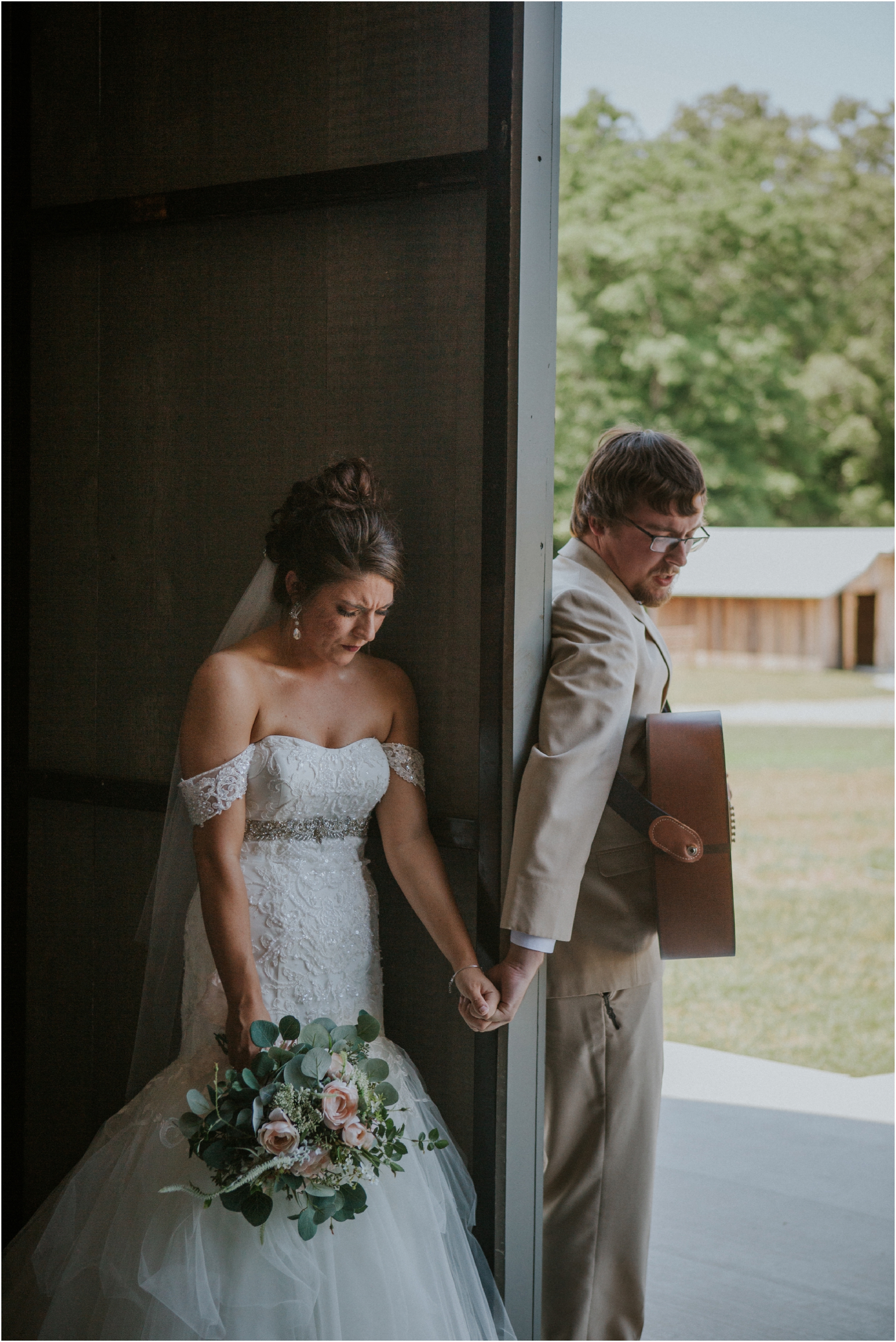 pink-rustic-apple-barn-howe-farms-elegant-summer-wedding-cleveland-tennessee-chattanooga-georgetown-tn_0080.jpg