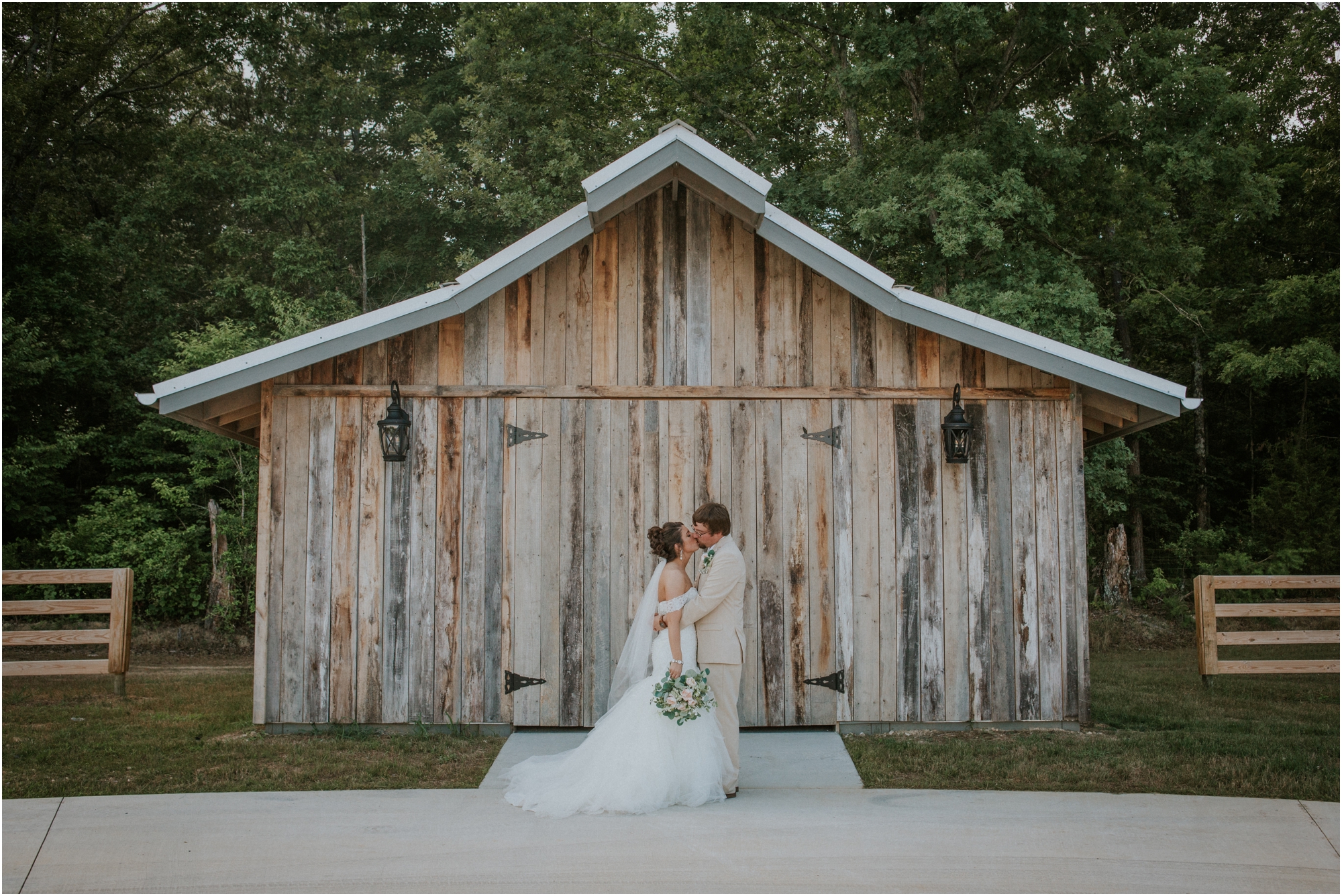 pink-rustic-apple-barn-howe-farms-elegant-summer-wedding-cleveland-tennessee-chattanooga-georgetown-tn_0140.jpg