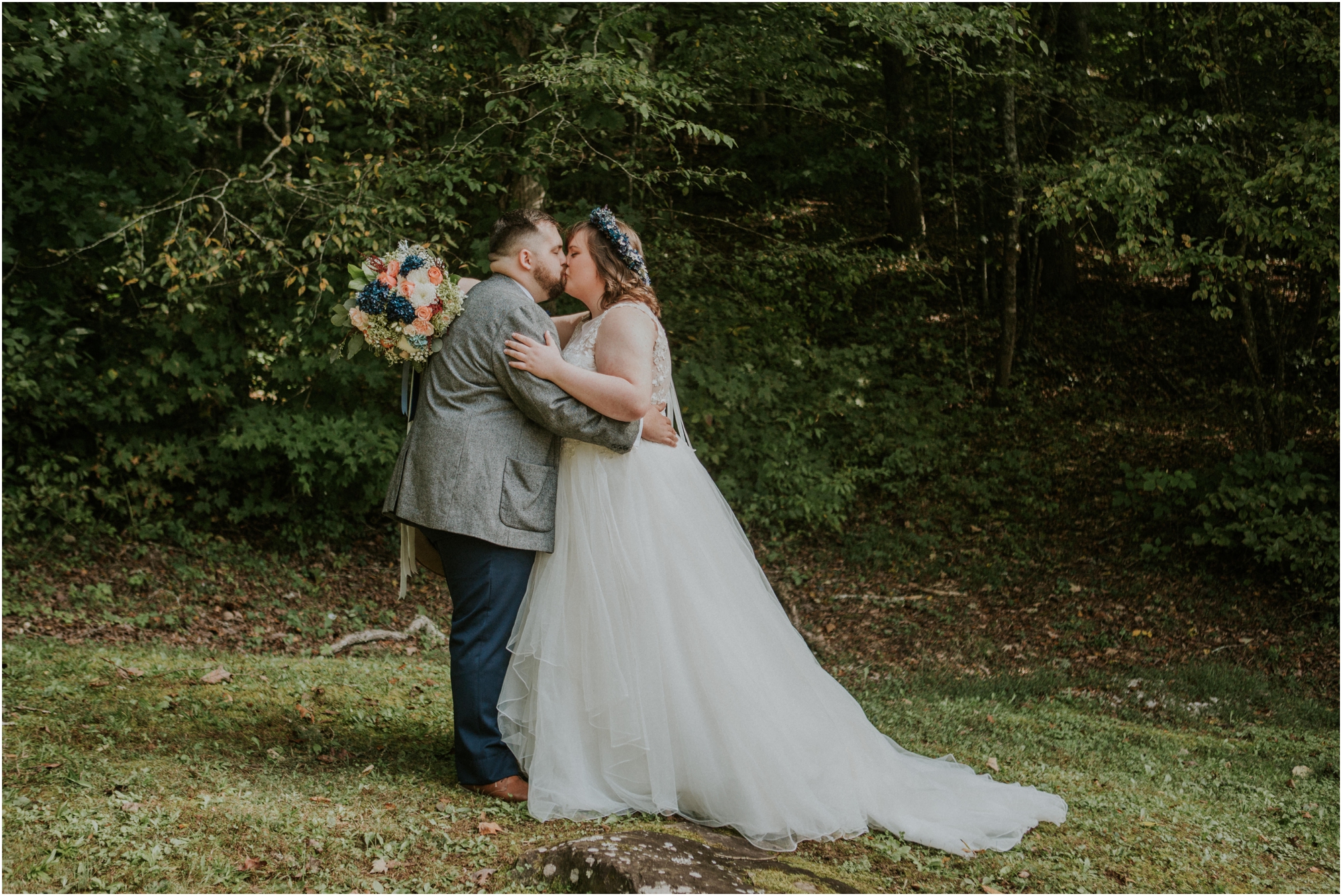 caryville-robbins-middle-tennessee-intimate-cozy-fall-navy-rustic-backyard-wedding_0042.jpg