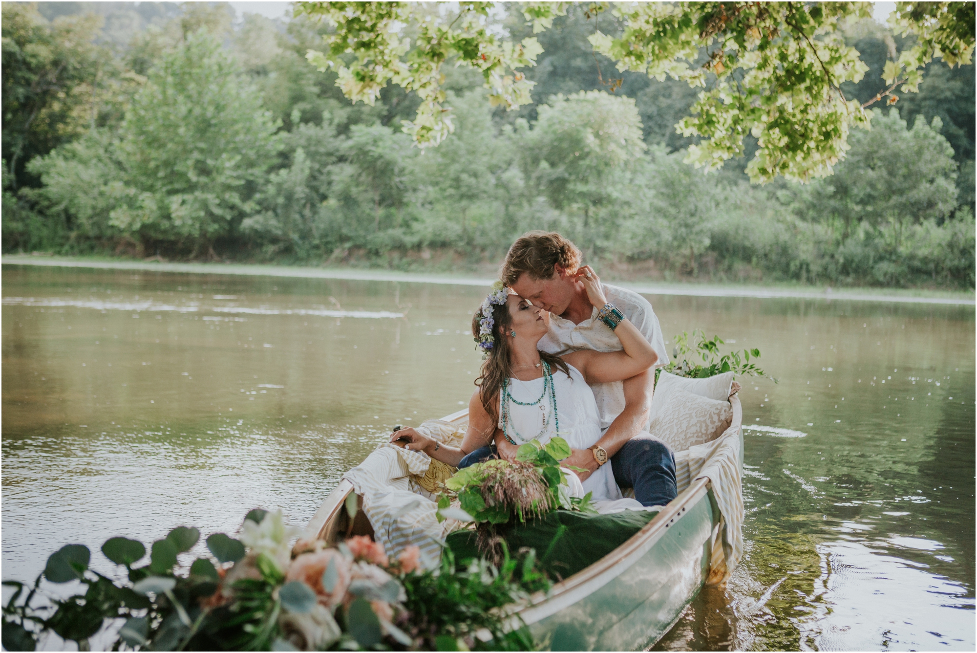 homestead-on-the-holston-hiltons-virginia-bohemian-canoe-styled-shoot-northeast-tennessee-elopement-wild-free-spirit_0007.jpg