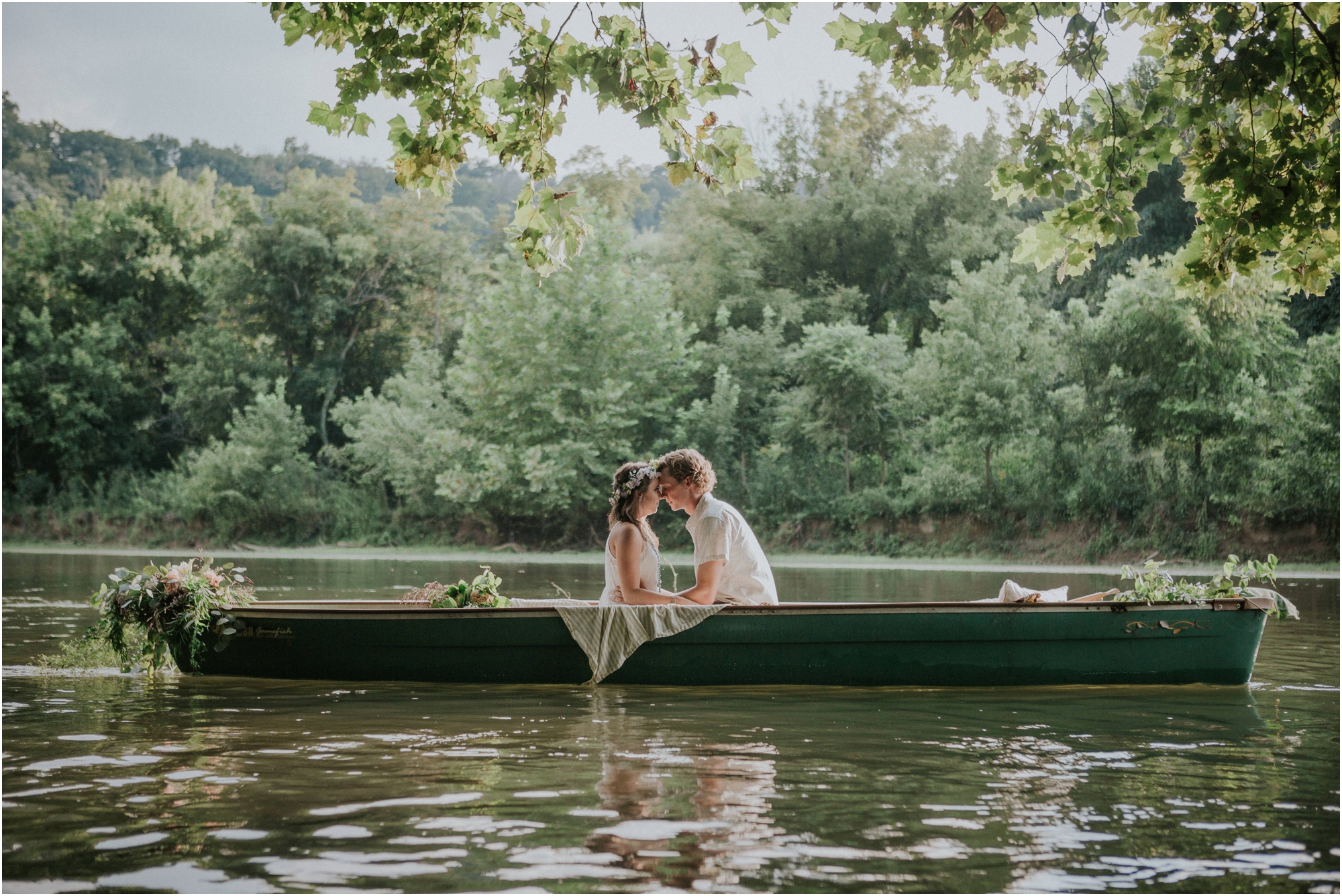 homestead-on-the-holston-hiltons-virginia-bohemian-canoe-styled-shoot-northeast-tennessee-elopement-wild-free-spirit_0011.jpg