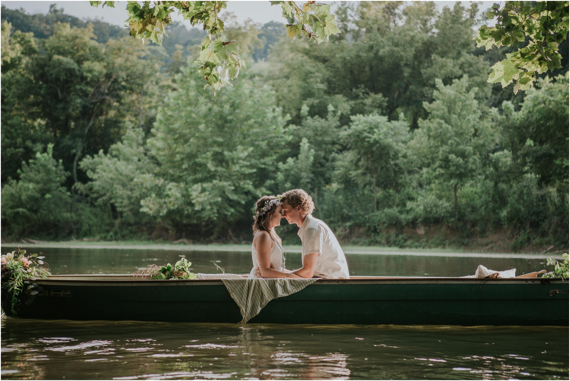 homestead-on-the-holston-hiltons-virginia-bohemian-canoe-styled-shoot-northeast-tennessee-elopement-wild-free-spirit_0012.jpg