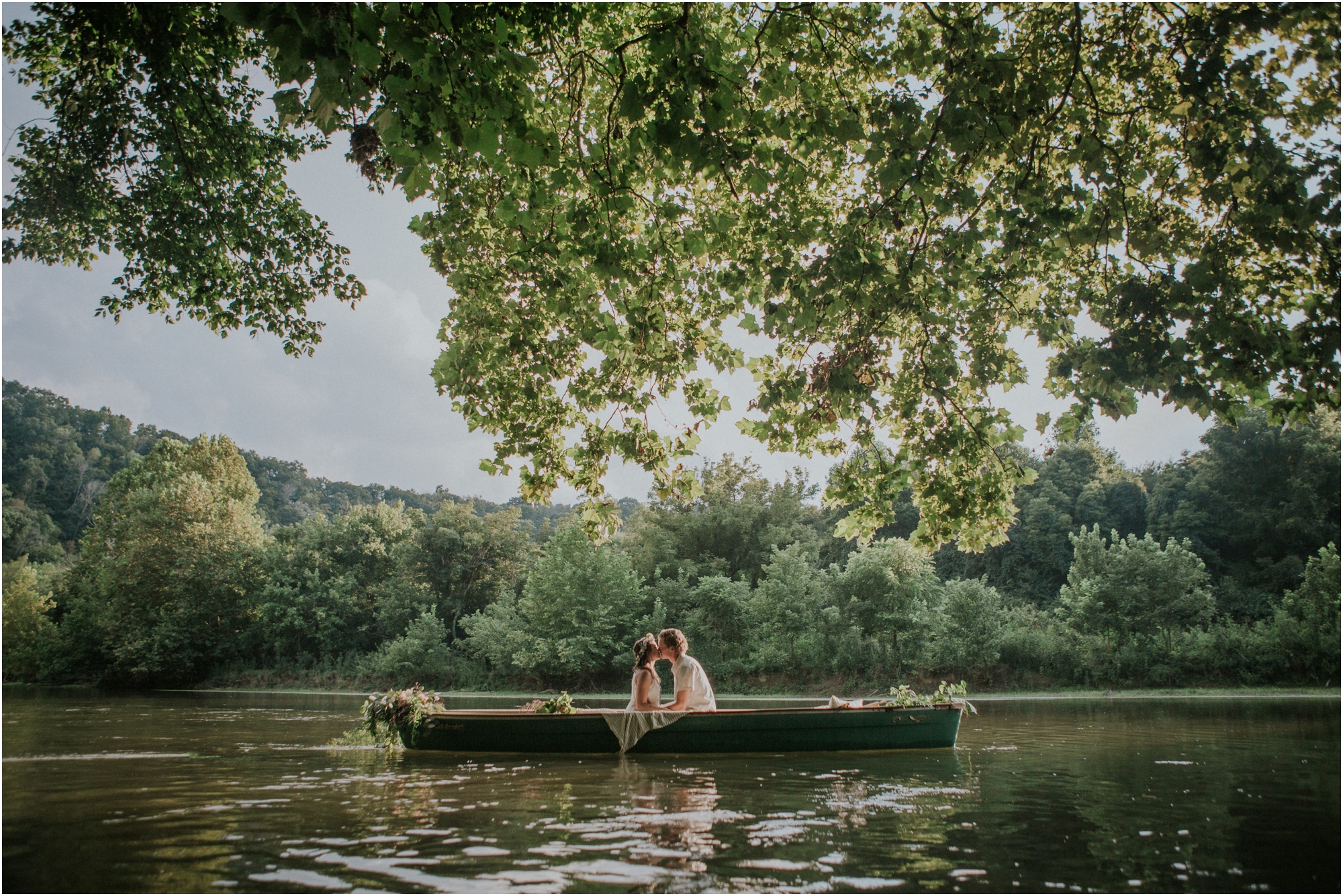 homestead-on-the-holston-hiltons-virginia-bohemian-canoe-styled-shoot-northeast-tennessee-elopement-wild-free-spirit_0013.jpg