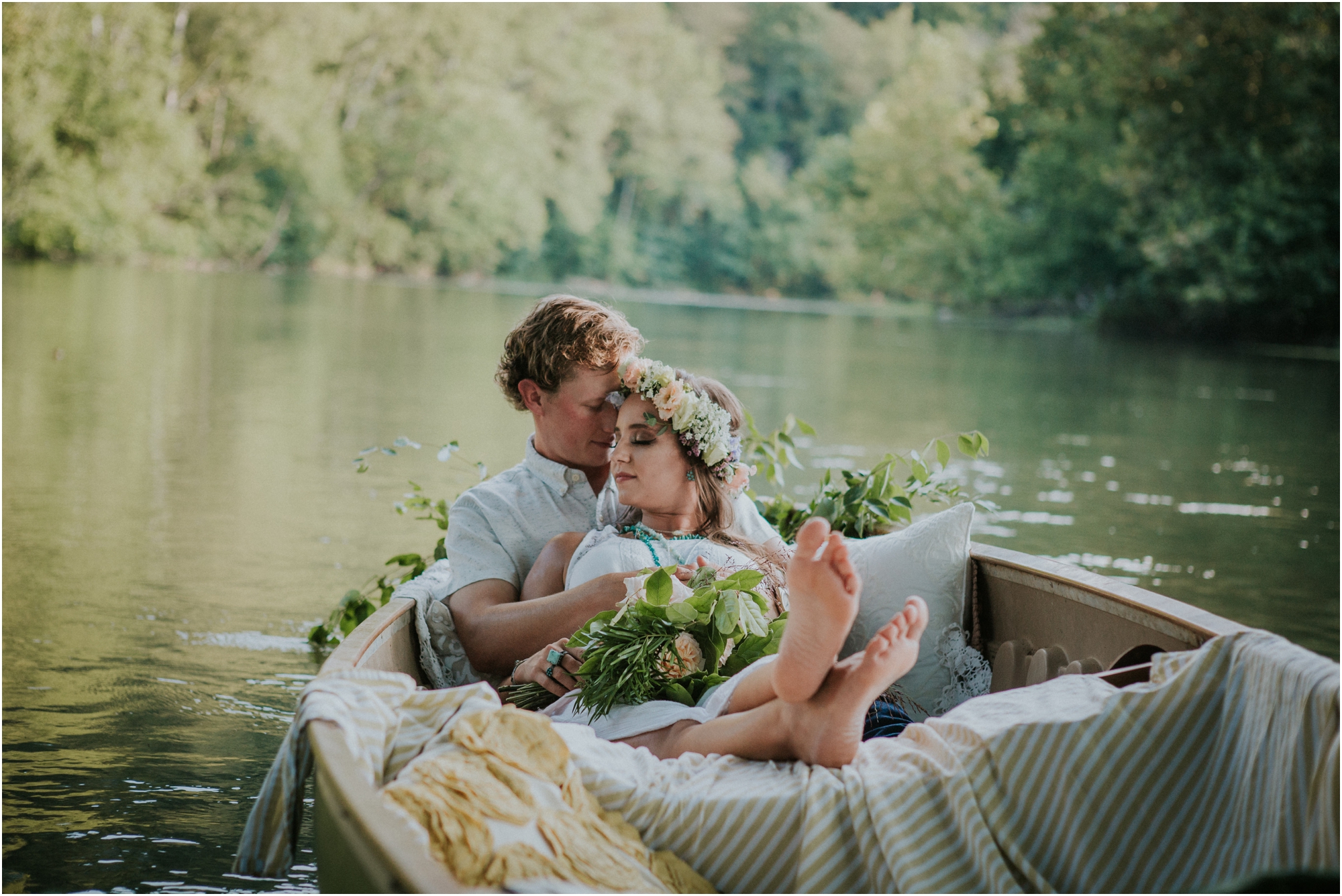 homestead-on-the-holston-hiltons-virginia-bohemian-canoe-styled-shoot-northeast-tennessee-elopement-wild-free-spirit_0014.jpg