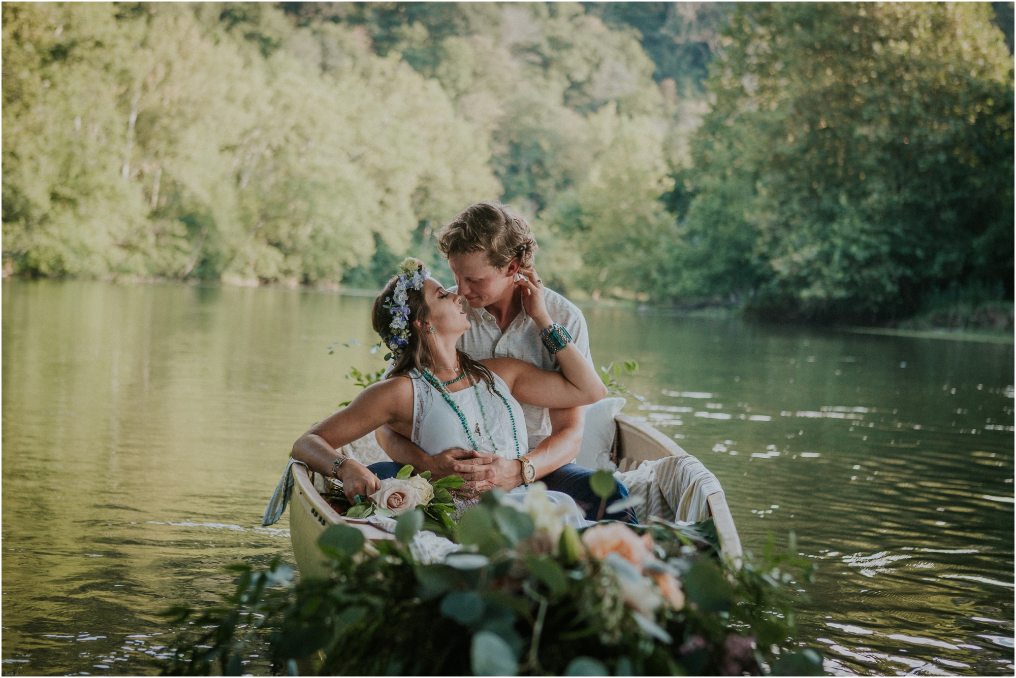 homestead-on-the-holston-hiltons-virginia-bohemian-canoe-styled-shoot-northeast-tennessee-elopement-wild-free-spirit_0017.jpg