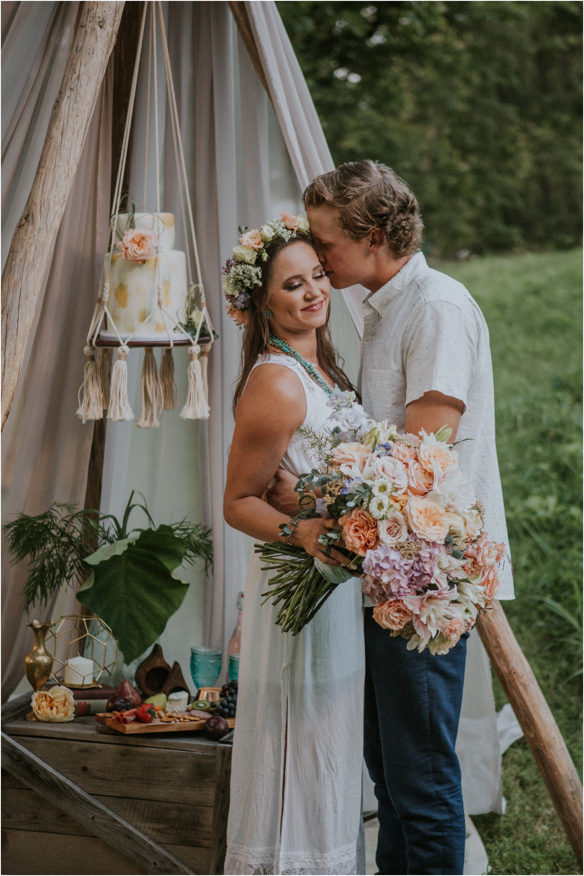 homestead-on-the-holston-hiltons-virginia-bohemian-canoe-styled-shoot-northeast-tennessee-elopement-wild-free-spirit_0059.jpg