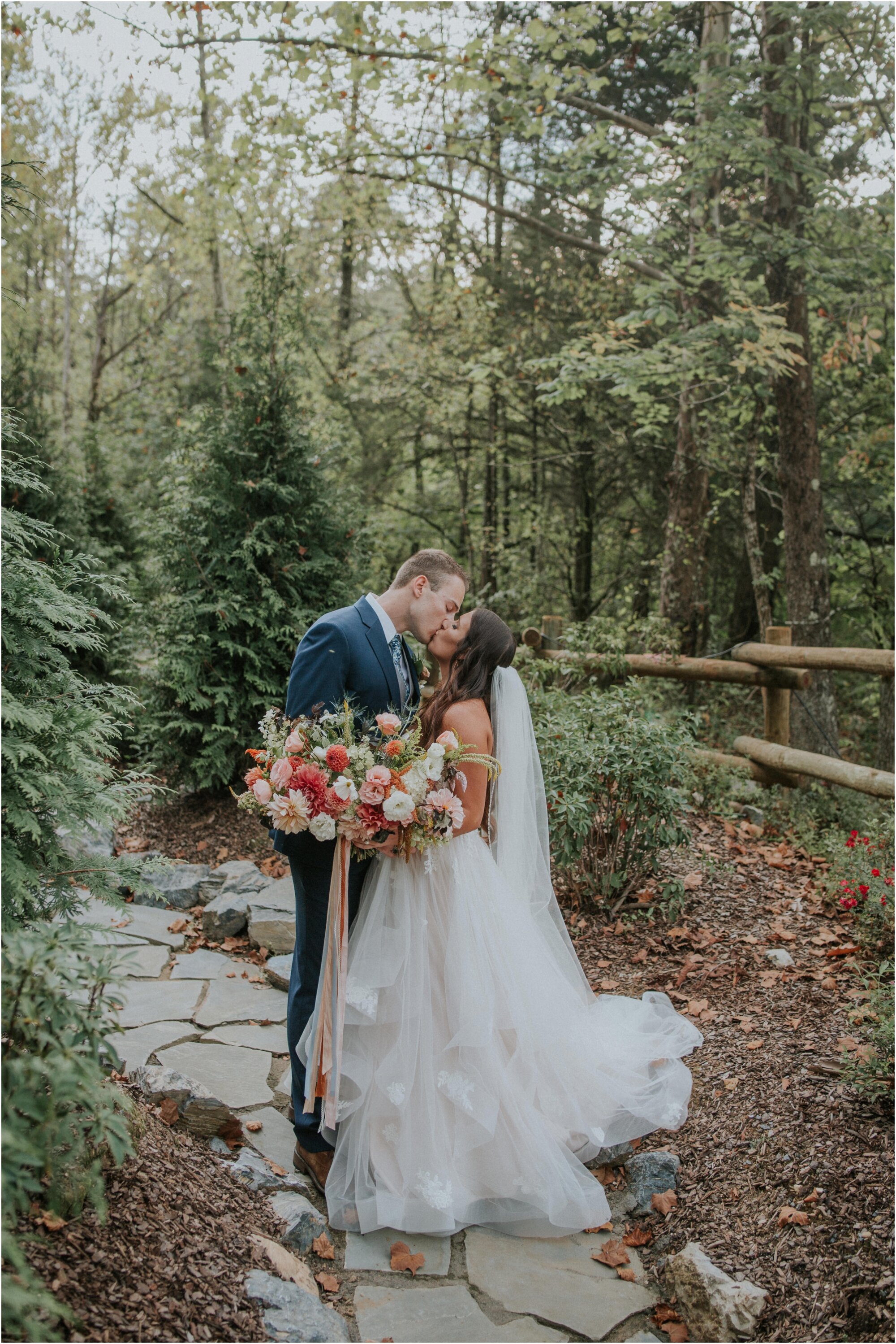 waterstone-venue-johnson-city-tennessee-pink-blue-wildflower-wedding-katy-sergent-photography_0150.jpg