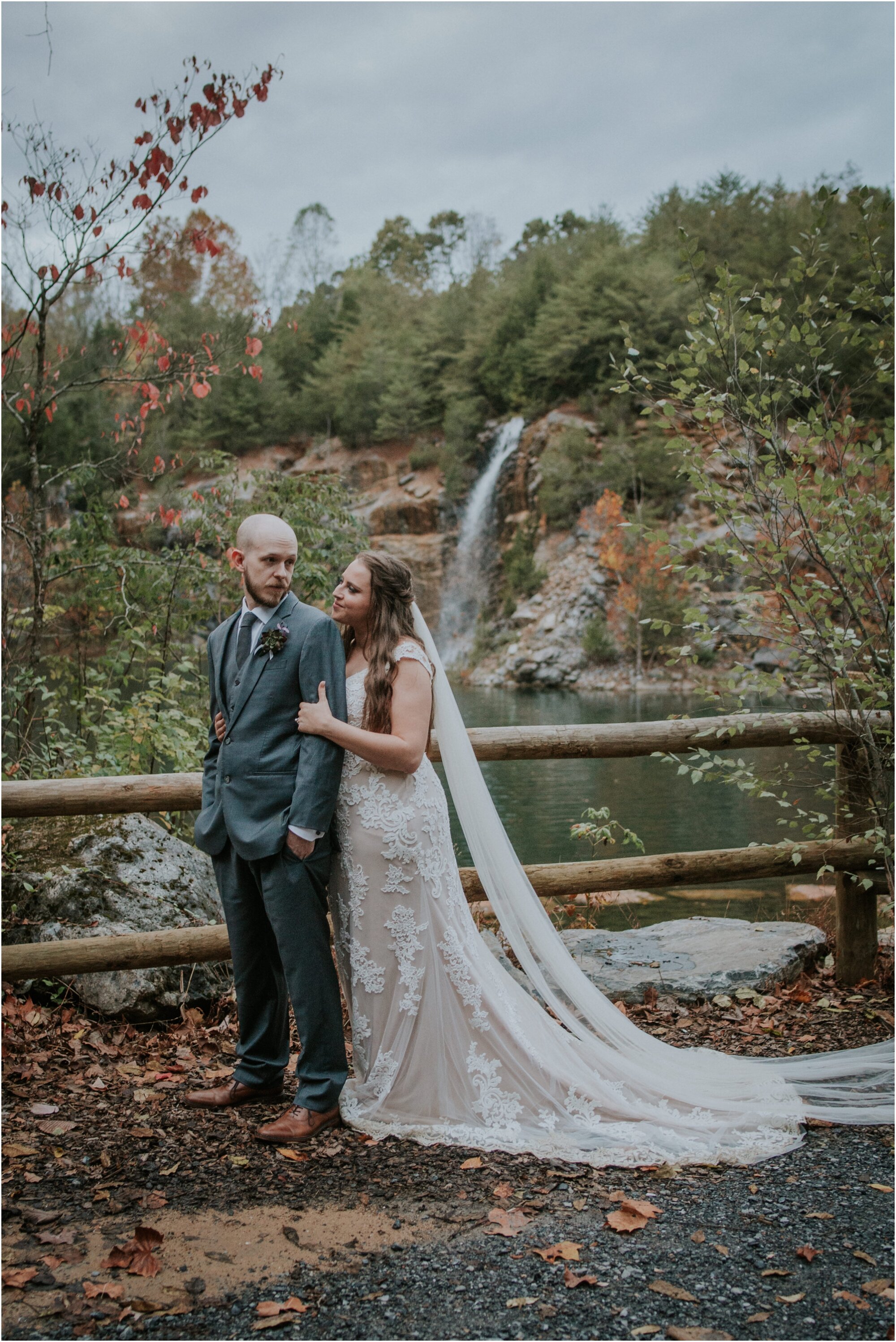 the-waterstone-venue-tennessee-johnson-city-kingsport-bristol-tn-fall-wedding-katy-sergent-hobbit-house-treehouse_0132.jpg