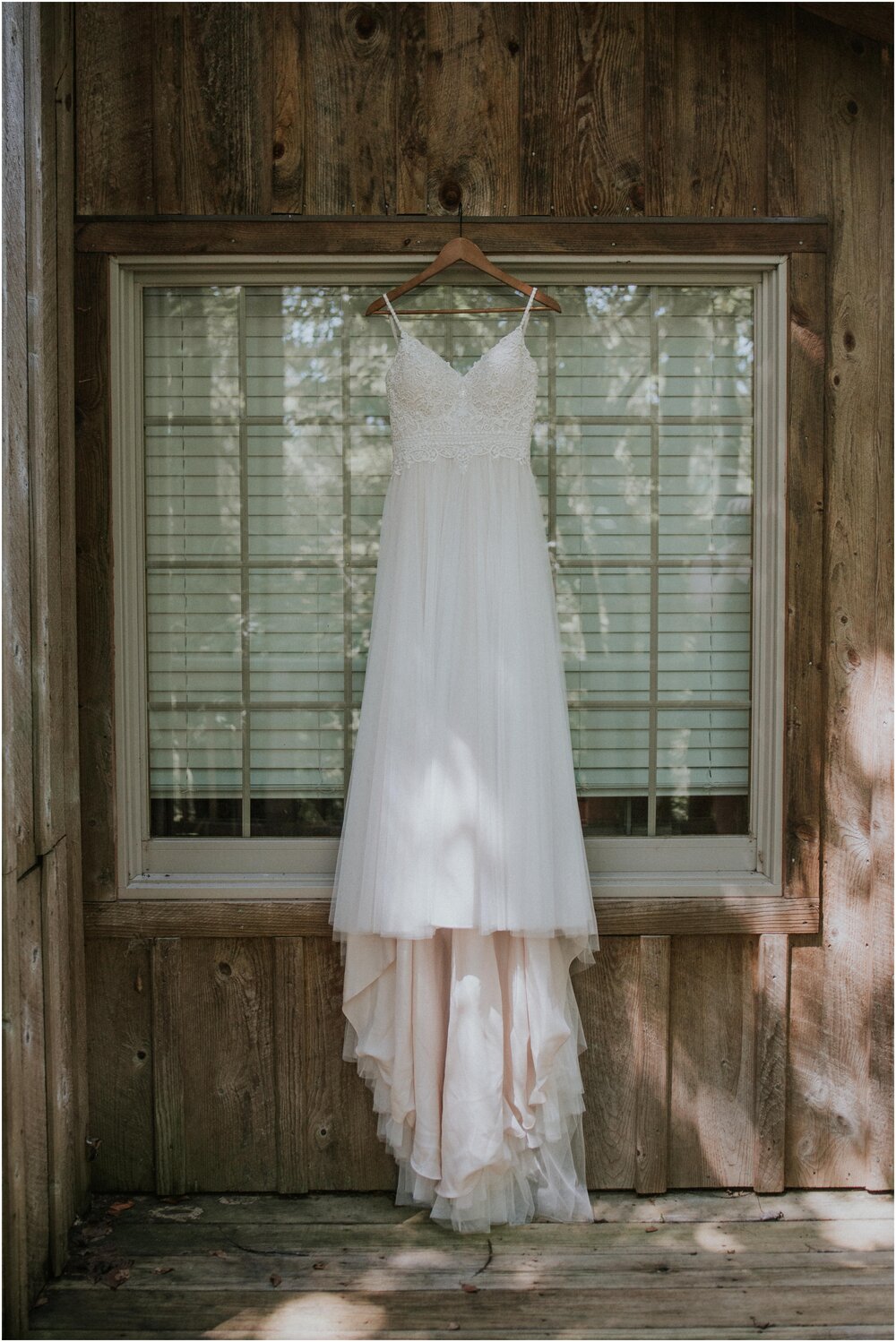 sugar-hollow-retreat-butler-tennessee-outdoor-wedding-venue-mountain-weekend-getaway-summer-rustic-wedding-katy-sergent_0004.jpg