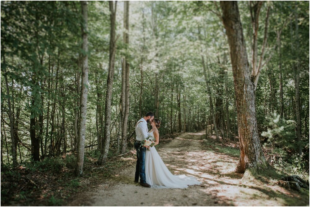 sugar-hollow-retreat-butler-tennessee-outdoor-wedding-venue-mountain-weekend-getaway-summer-rustic-wedding-katy-sergent_0056.jpg