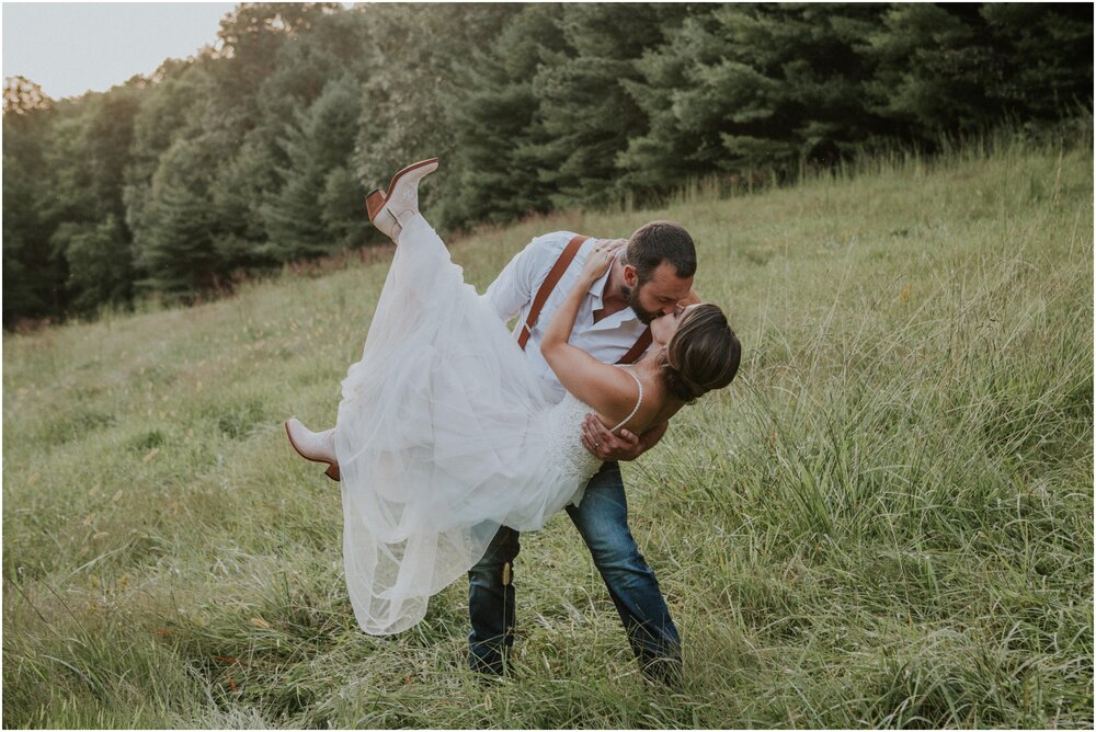 sugar-hollow-retreat-butler-tennessee-outdoor-wedding-venue-mountain-weekend-getaway-summer-rustic-wedding-katy-sergent_0139.jpg