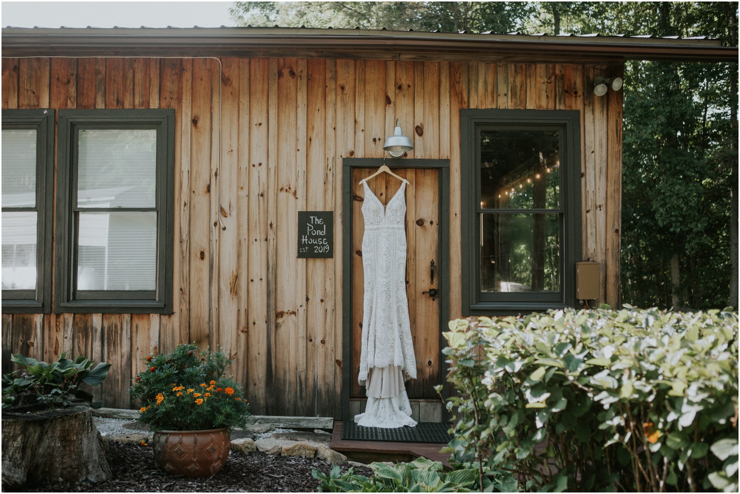 erwin-tennessee-airbnb-intimate-wedding-bohemian-colorful-macrame-pond-house-johnson-city-photography_0011.jpg