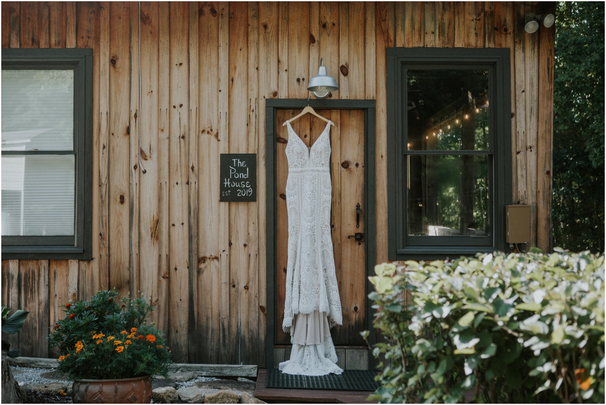 erwin-tennessee-airbnb-intimate-wedding-bohemian-colorful-macrame-pond-house-johnson-city-photography_0012.jpg