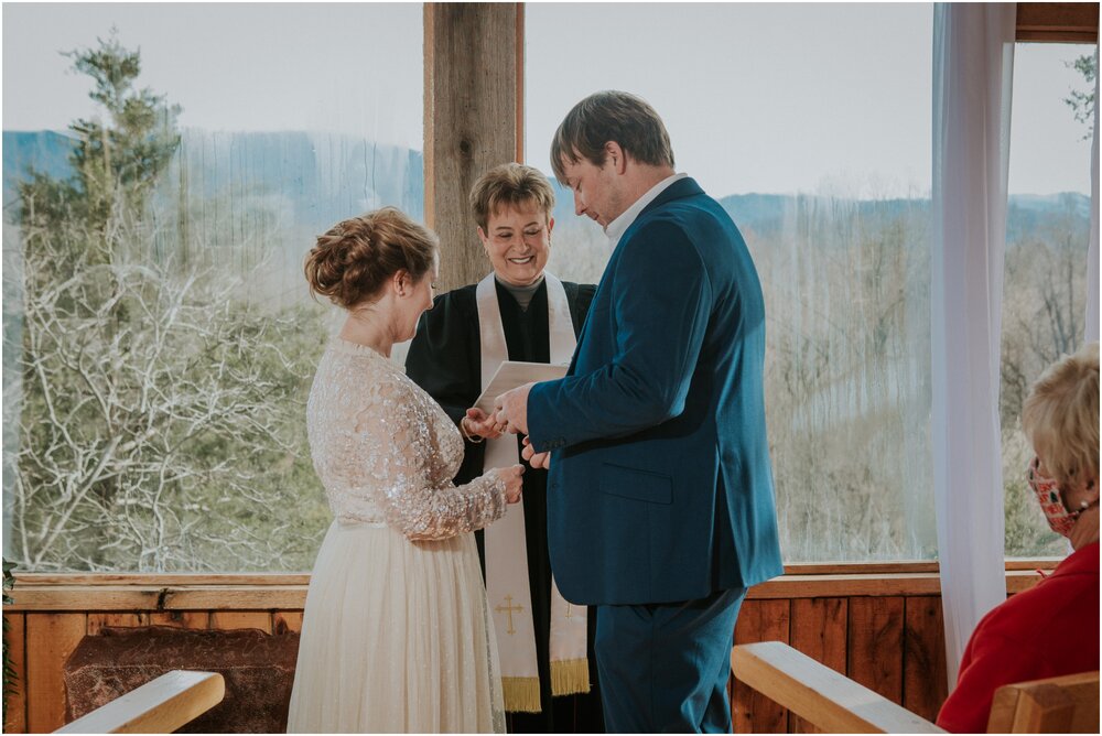 greeneville-tennessee-nolichuckey-bluffs-glass-wedding-chapel-micro-intimate-wedding-elopement-northeast-tn-johnson-city-katy-sergent-photography_0029.jpg