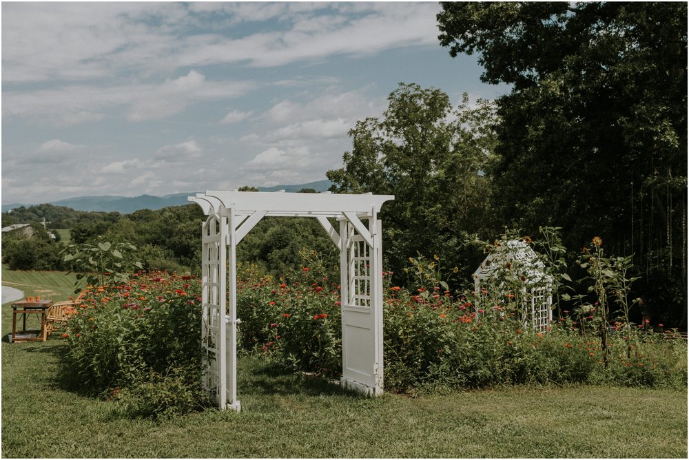 greenwood-oaks-farm-venue-greeneville-afton-limestone-tennessee-wedding-styled-boho-summer-rustic-katy-sergent-photography_0008.jpg