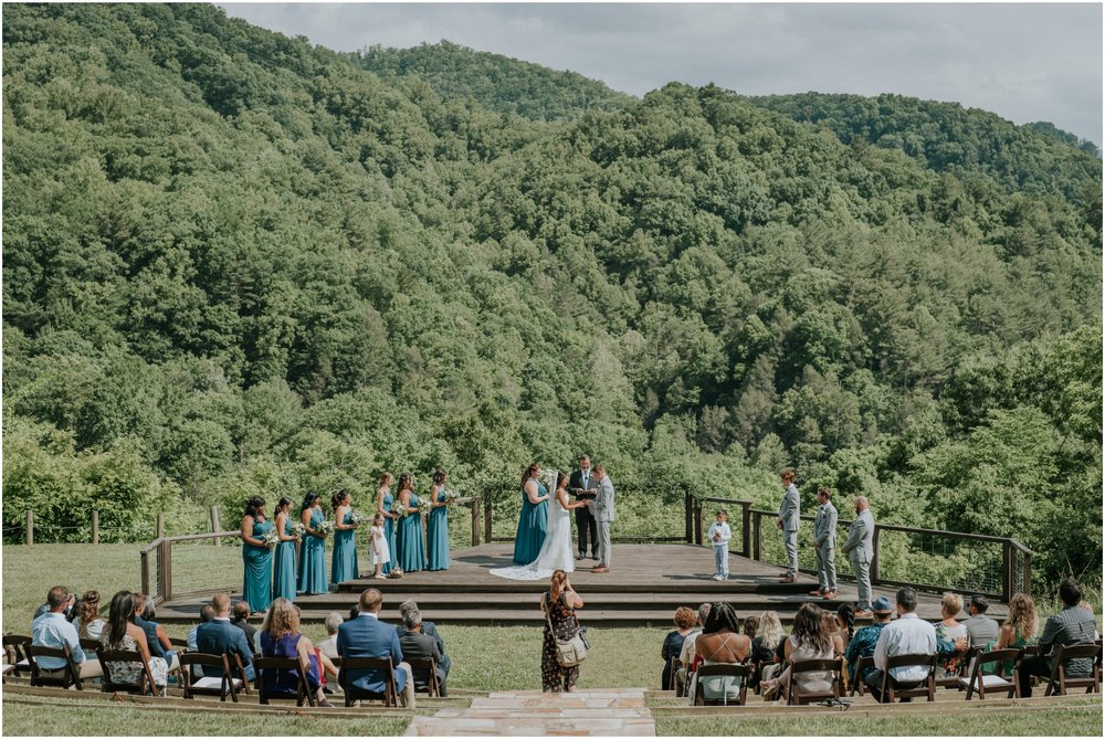 After a short trip to Gatlinburg, my next wedding was at Sugar Hollow Retreat to celebrate Lauren and Nate!