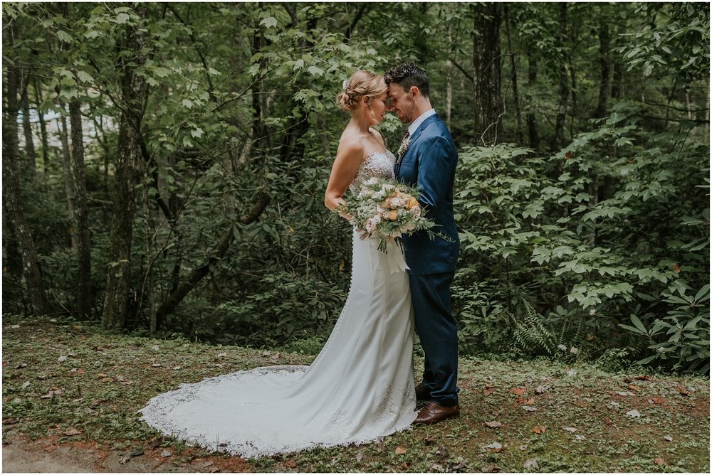 pilot-cove-brevard-north-carolina-nc-greenville-sc-south-carolina-asheville-micro-outdoors-rustic-forest-wedding-katy-sergent-photography_0084.jpg