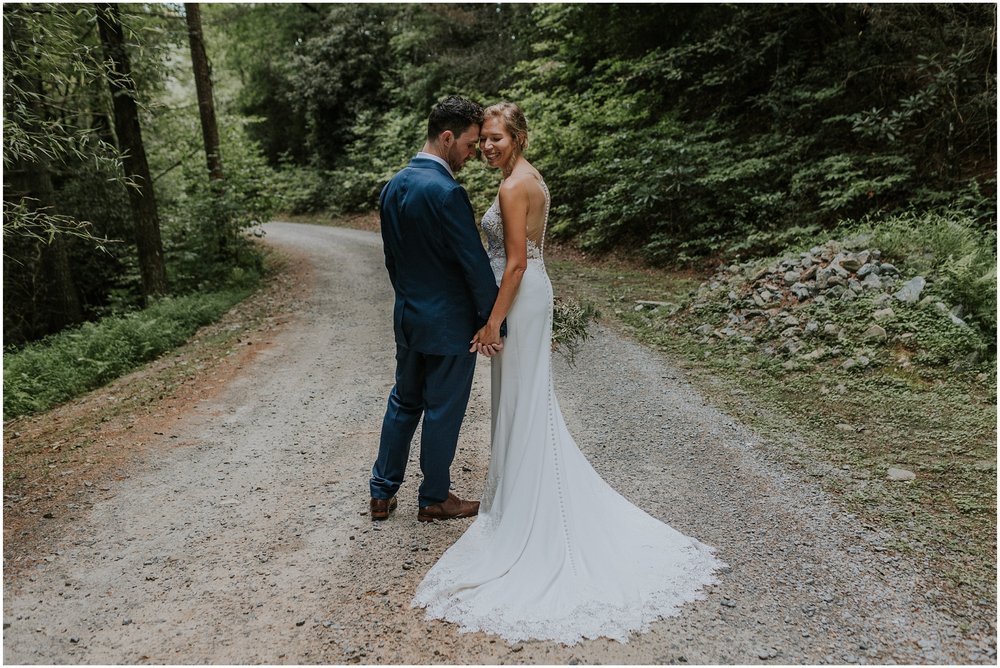 pilot-cove-brevard-north-carolina-nc-greenville-sc-south-carolina-asheville-micro-outdoors-rustic-forest-wedding-katy-sergent-photography_0095.jpg