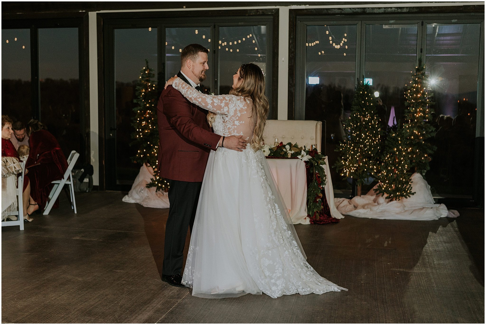 chateau-selah-blountville-tennessee-johnson-city-bristol-tn-christmas-winter-wedding-katy-sergent-photography (89).jpg