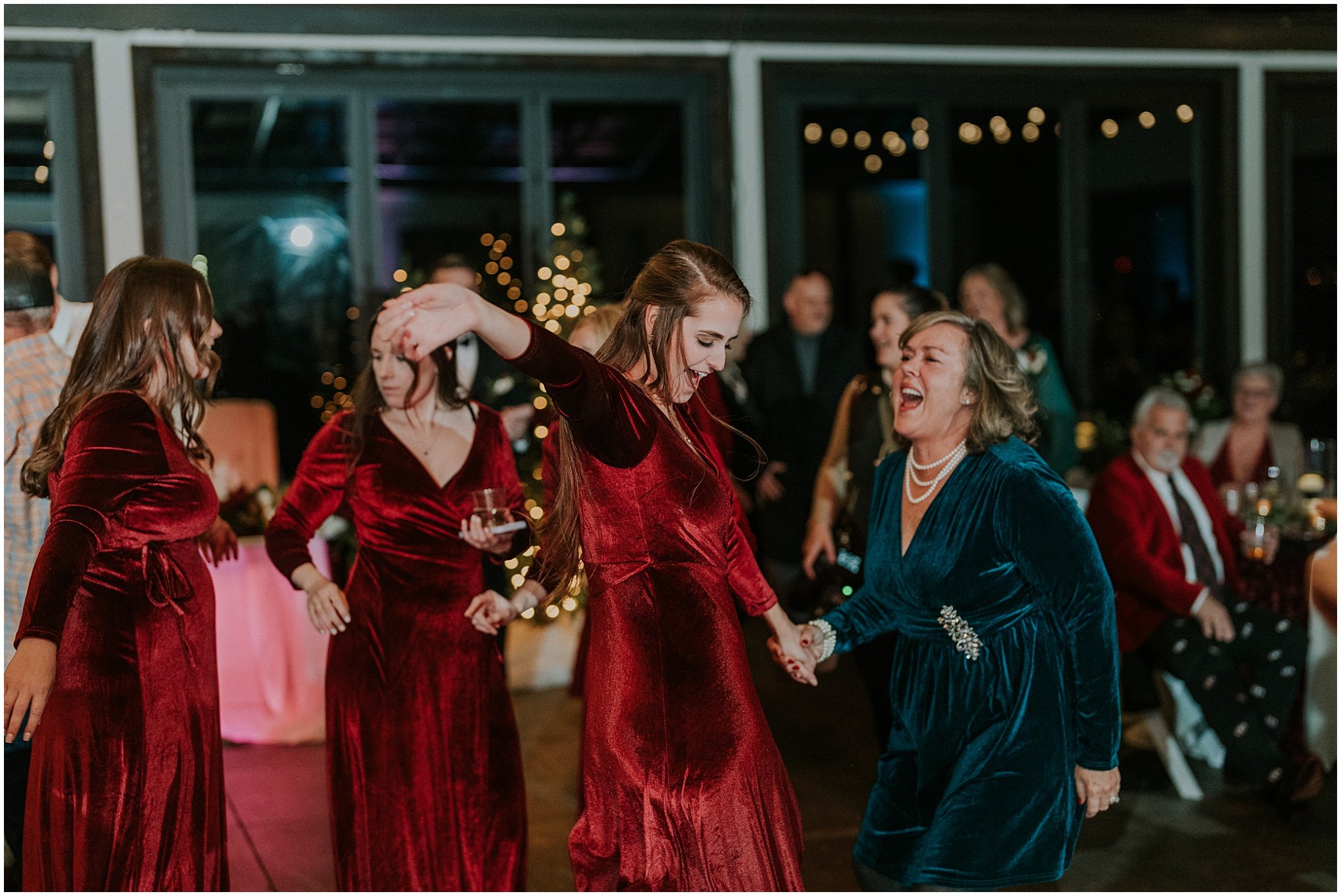 chateau-selah-blountville-tennessee-johnson-city-bristol-tn-christmas-winter-wedding-katy-sergent-photography (97).jpg