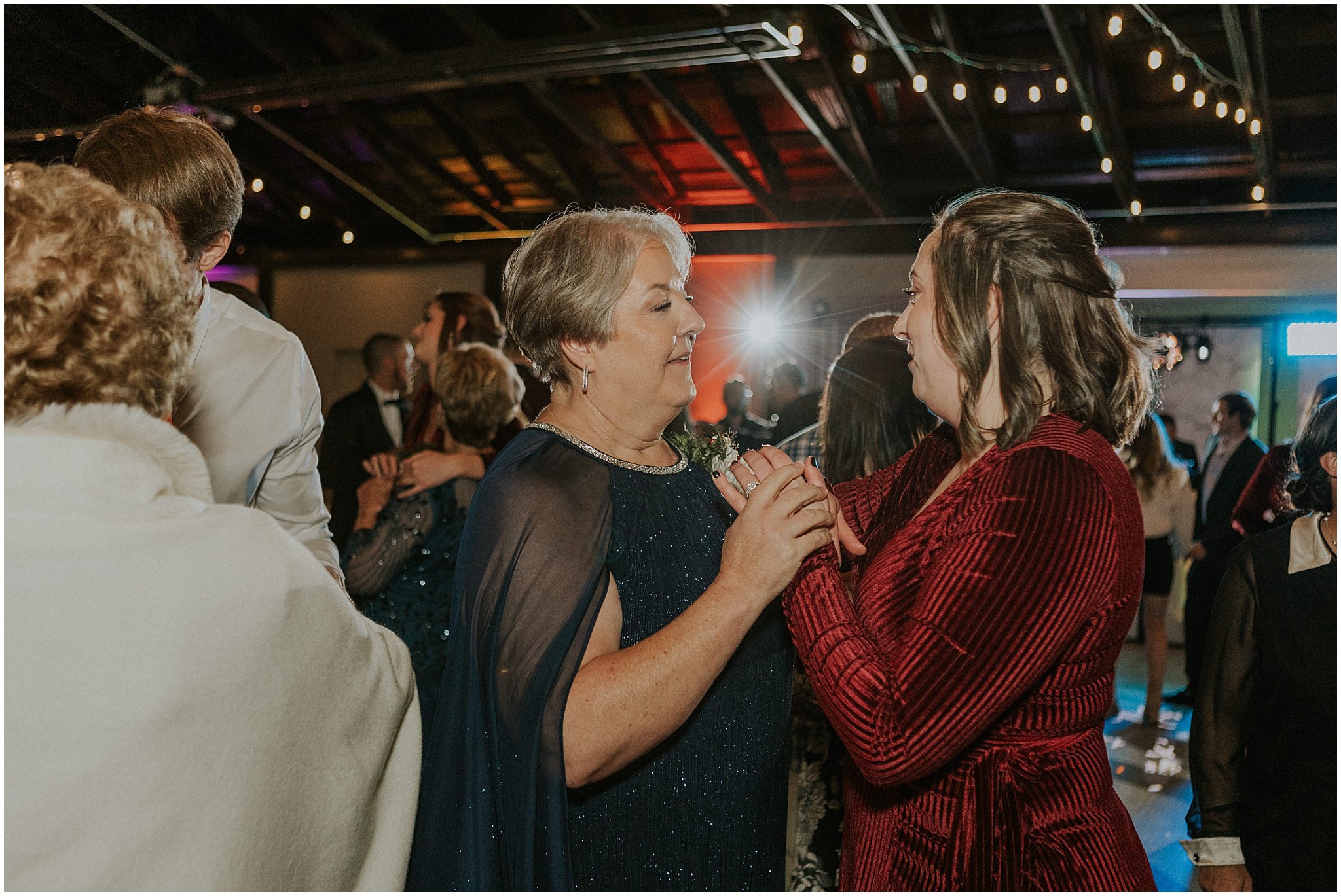 chateau-selah-blountville-tennessee-johnson-city-bristol-tn-christmas-winter-wedding-katy-sergent-photography (99).jpg