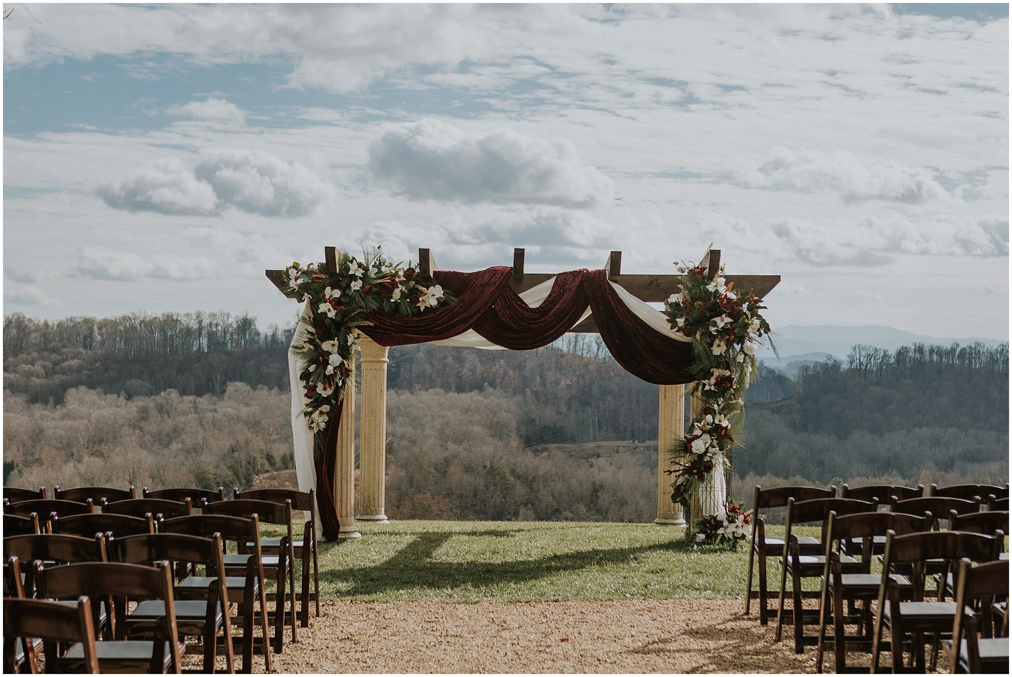 chateau-selah-blountville-tennessee-johnson-city-bristol-tn-christmas-winter-wedding-katy-sergent-photography (40).jpg