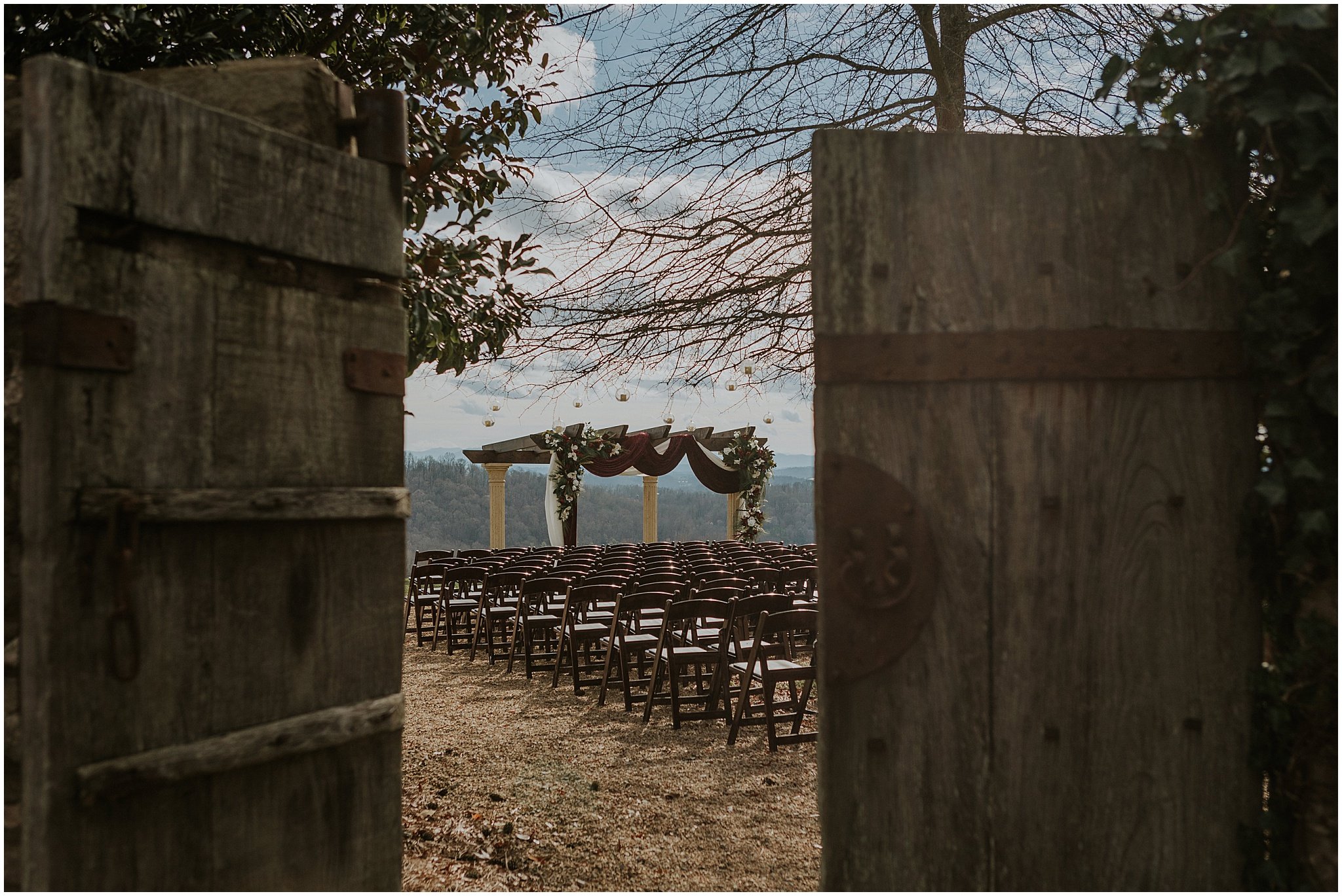 chateau-selah-blountville-tennessee-johnson-city-bristol-tn-christmas-winter-wedding-katy-sergent-photography (42).jpg