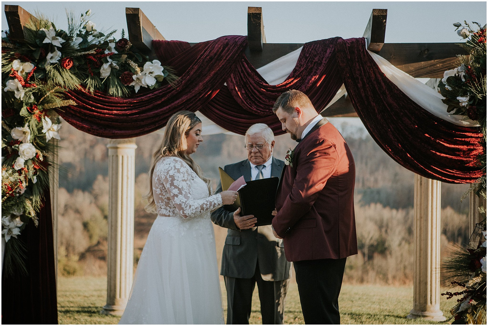 chateau-selah-blountville-tennessee-johnson-city-bristol-tn-christmas-winter-wedding-katy-sergent-photography (53).jpg