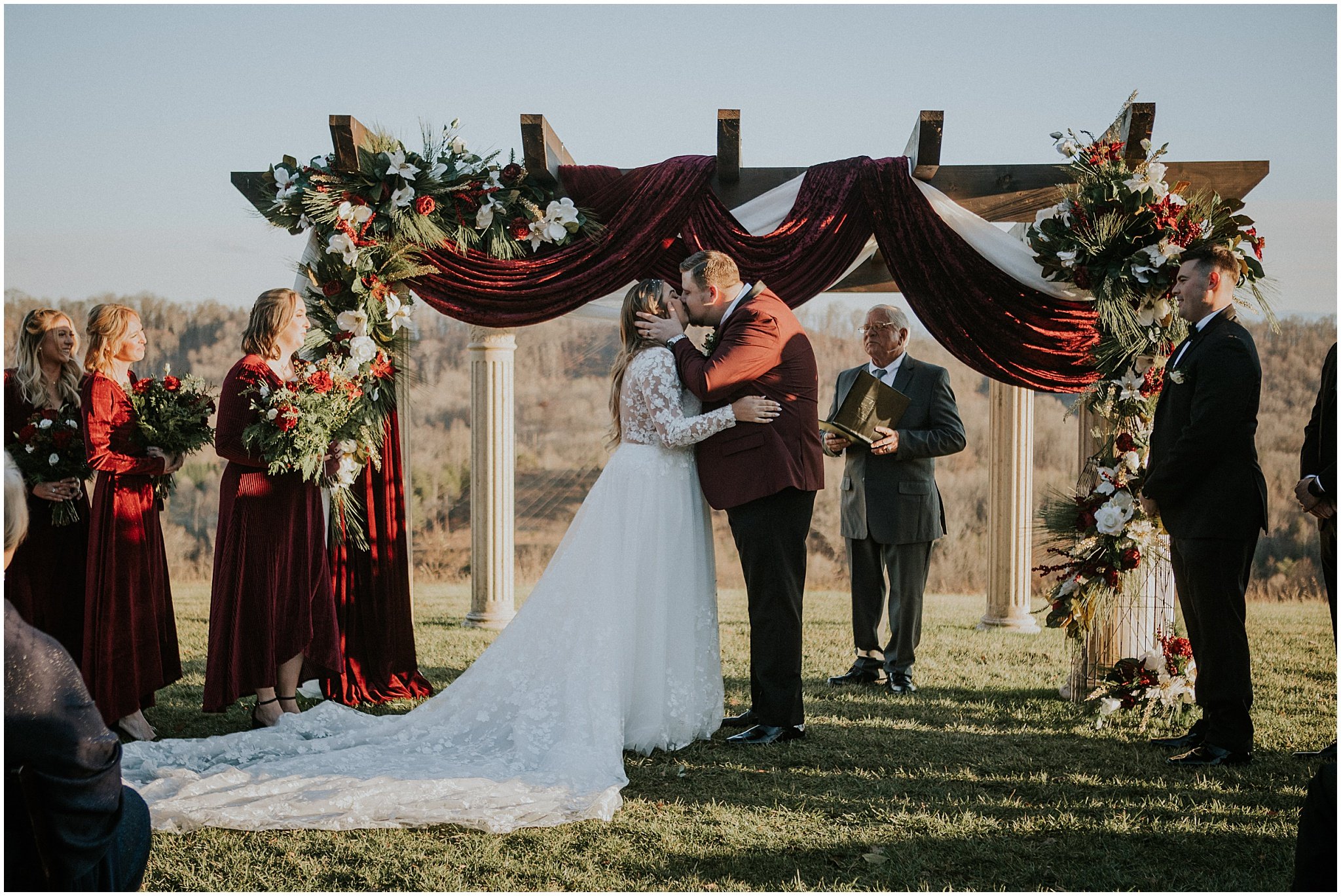 chateau-selah-blountville-tennessee-johnson-city-bristol-tn-christmas-winter-wedding-katy-sergent-photography (57).jpg