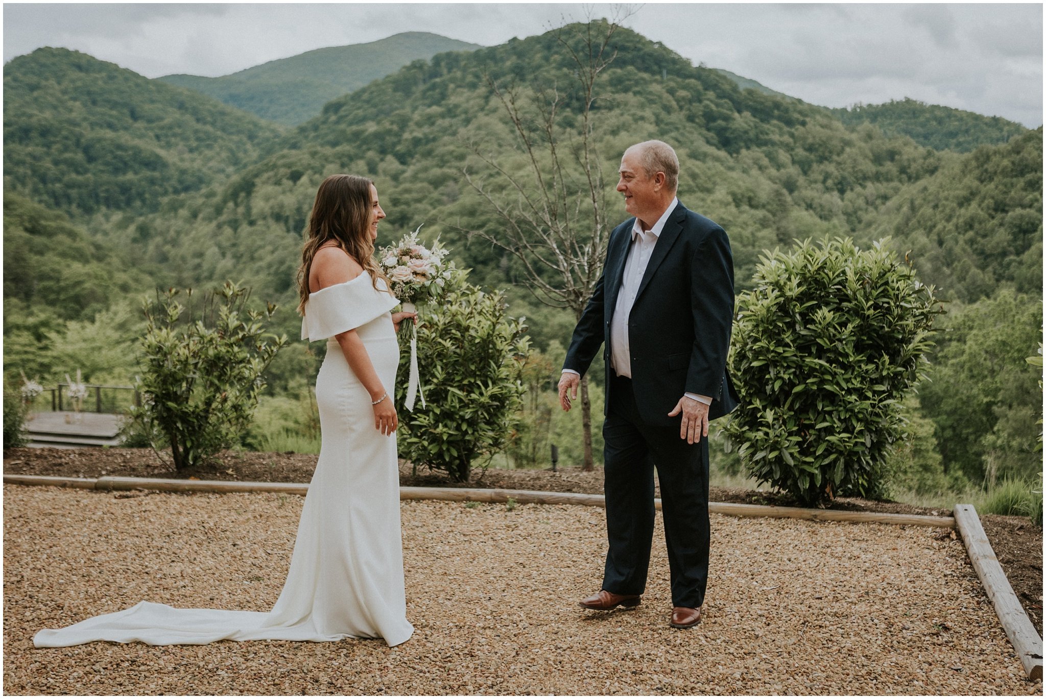sugar-hollow-retreat-butler-tennessee-boone-north-carolina-rustic-mountain-wedding-may-spring-summer-green-elegant-luxury-johnson-city-tn-katy-sergent-photography_0022.jpg